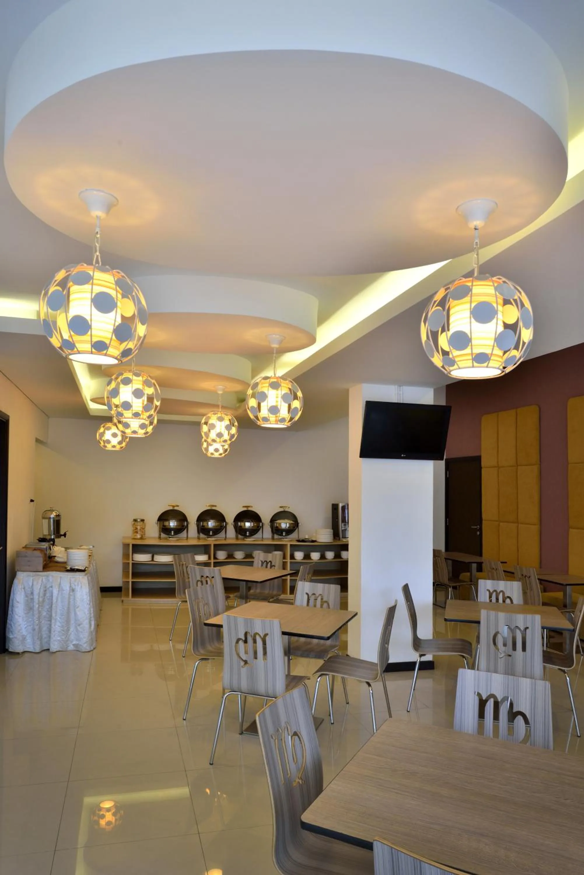 Restaurant/places to eat in Zodiak Sutami by KAGUM Hotels