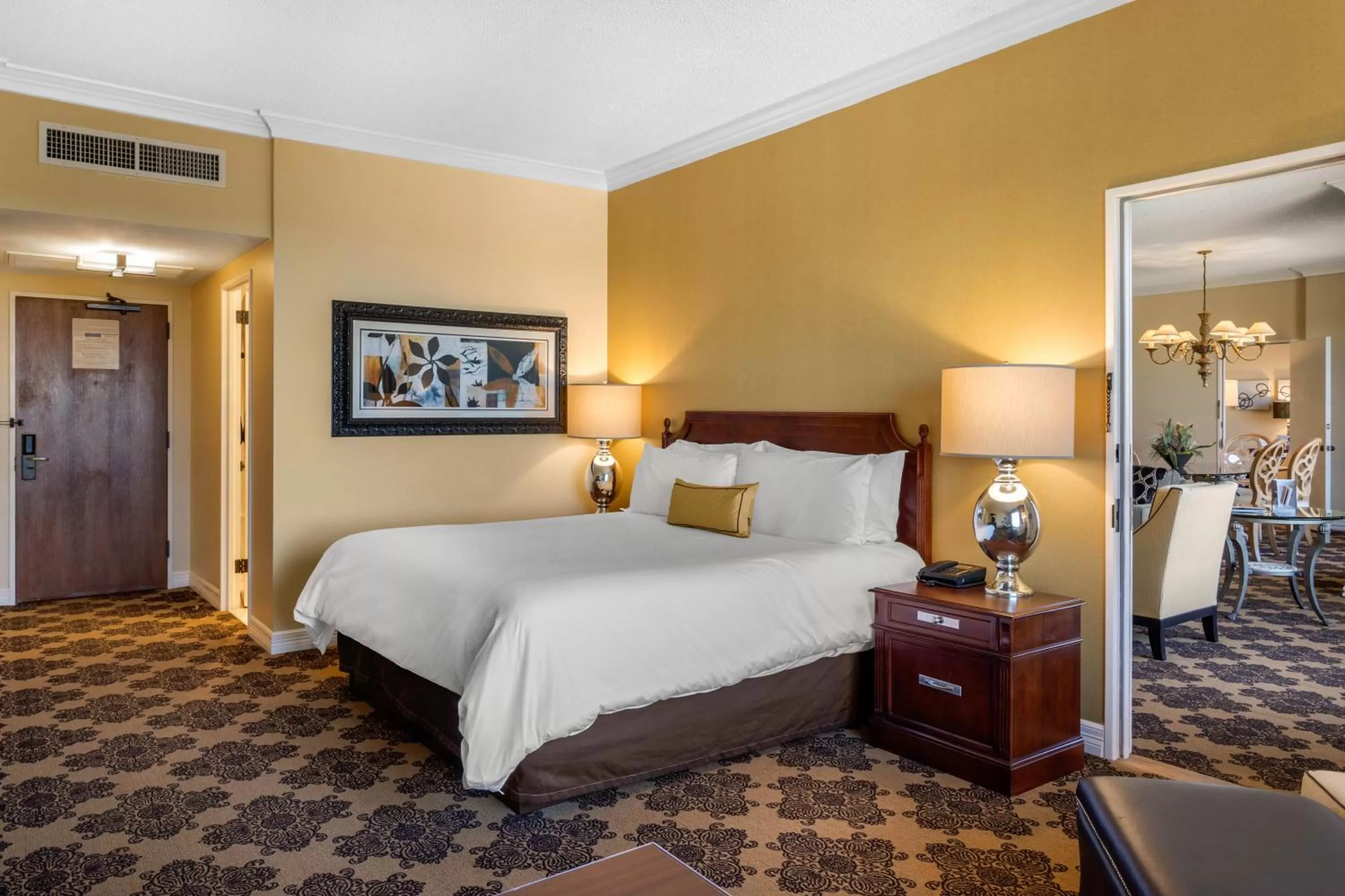 Bed in Omni Houston Hotel