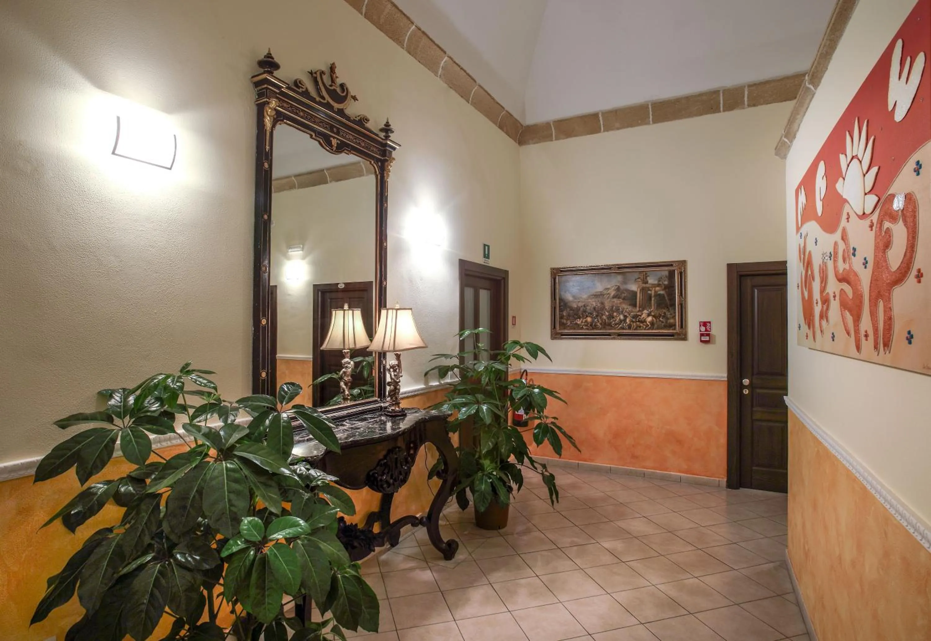 Decorative detail in Al Pescatore Hotel & Restaurant