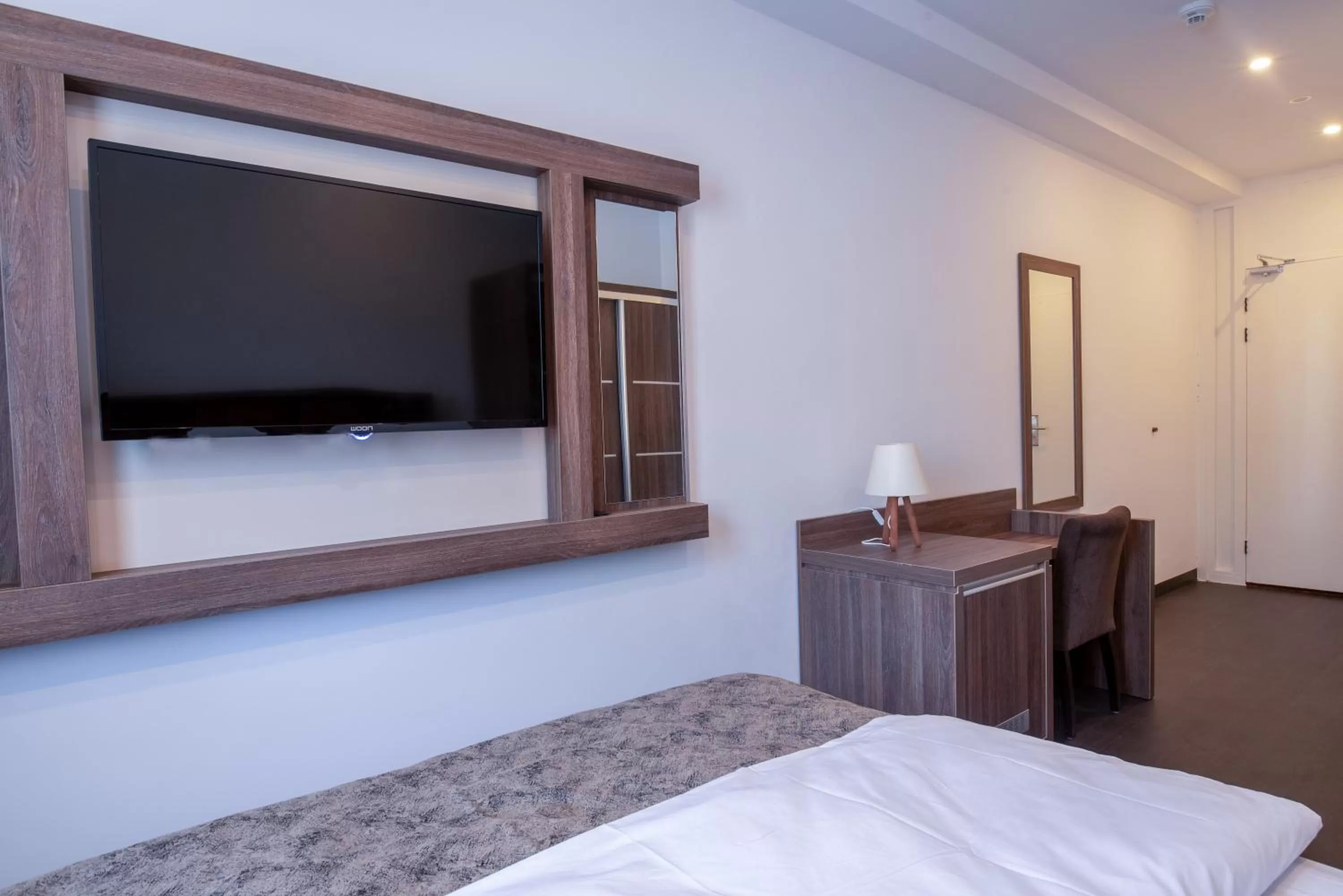 TV and multimedia, Bed in Hotel Cataleya