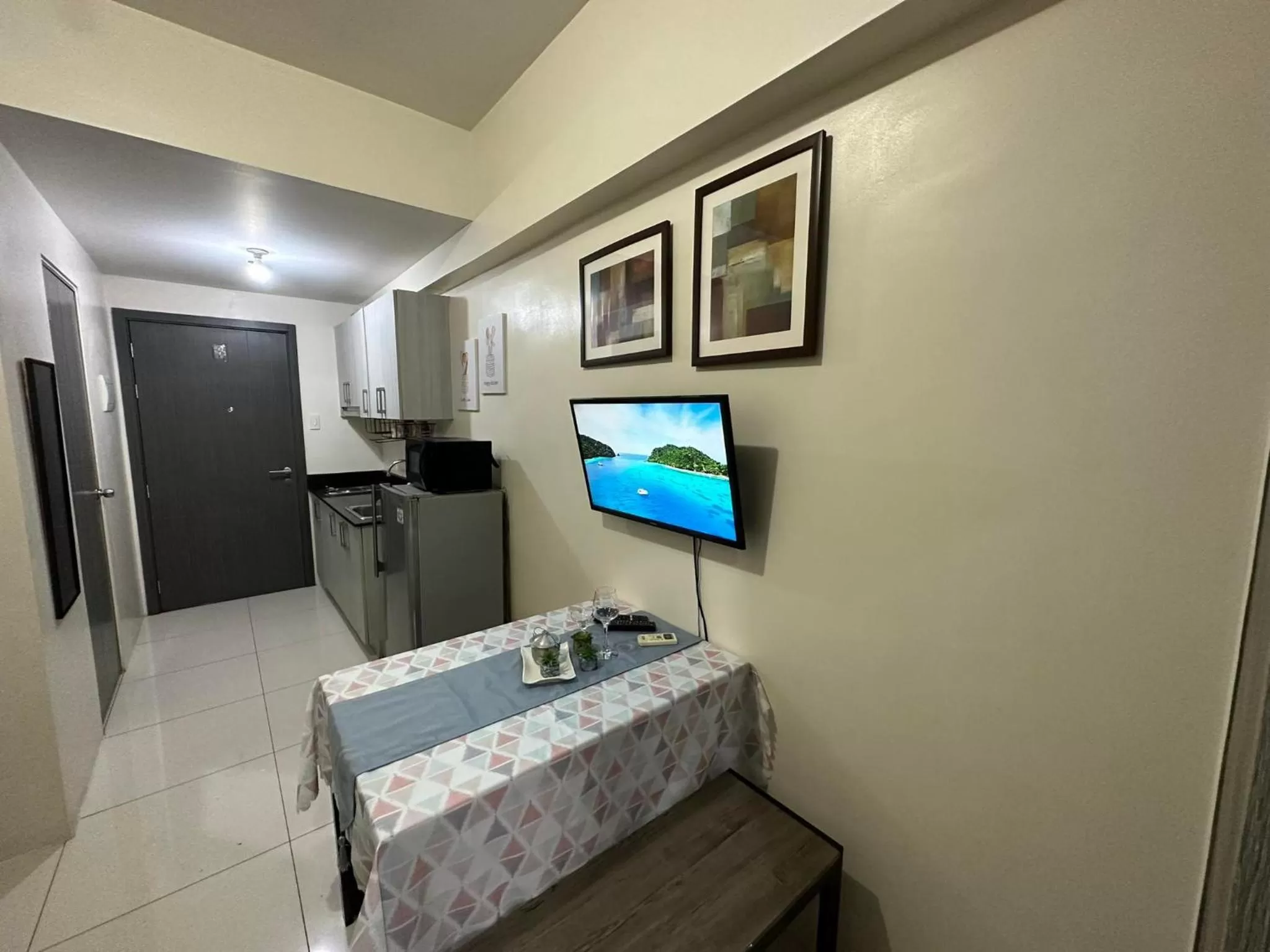 TV and multimedia, TV/Entertainment Center in Green Residences Staycation by PBYY