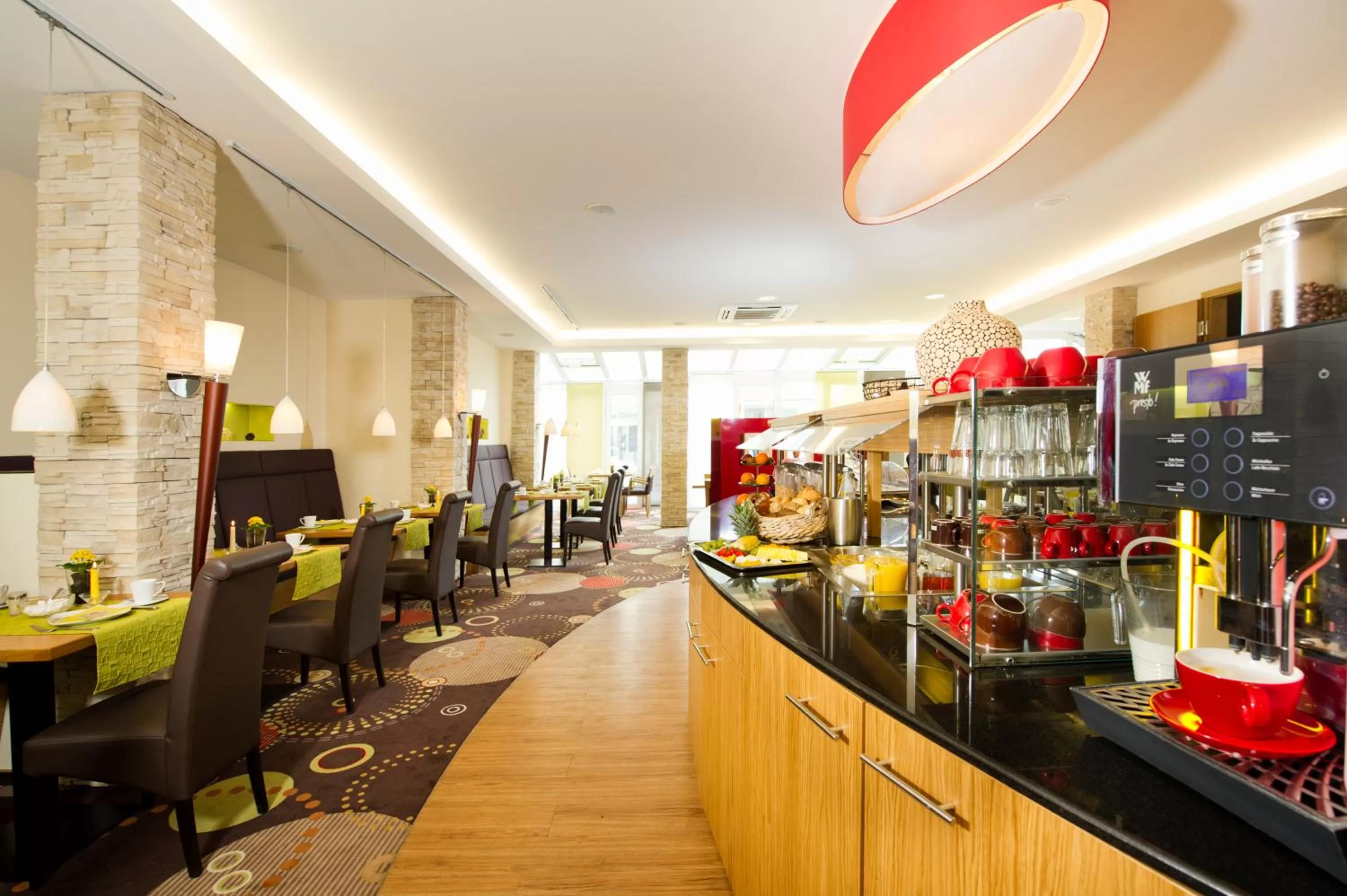 Restaurant/places to eat in Hotel Storck