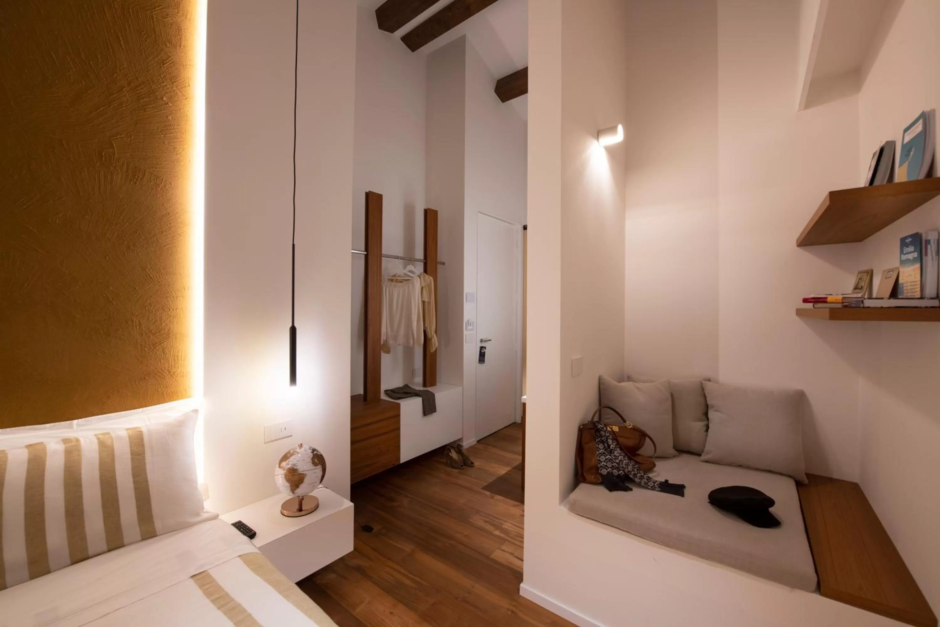 Photo of the whole room, Seating Area in Locanda Remare