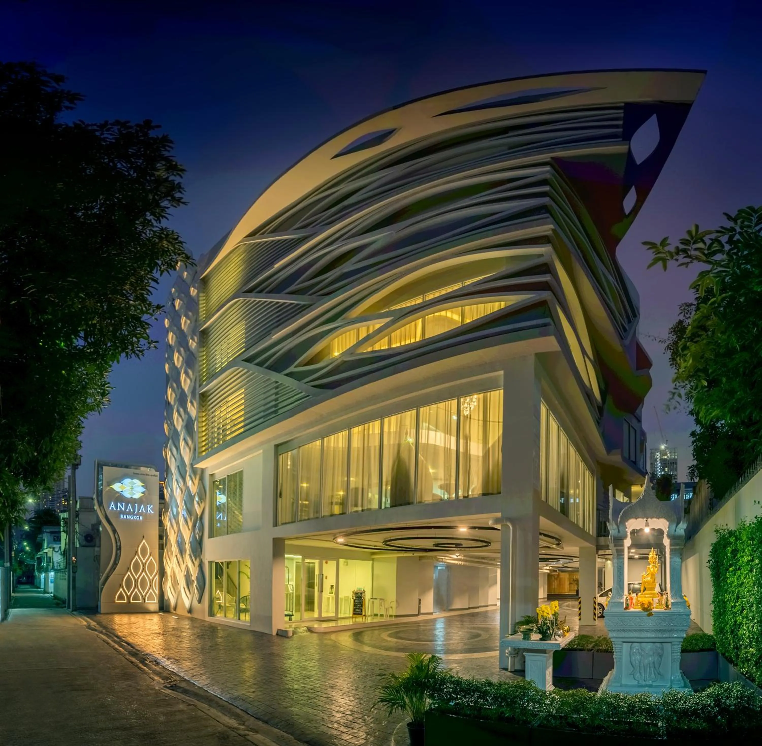 Property building in Anajak Bangkok Hotel - SHA Plus