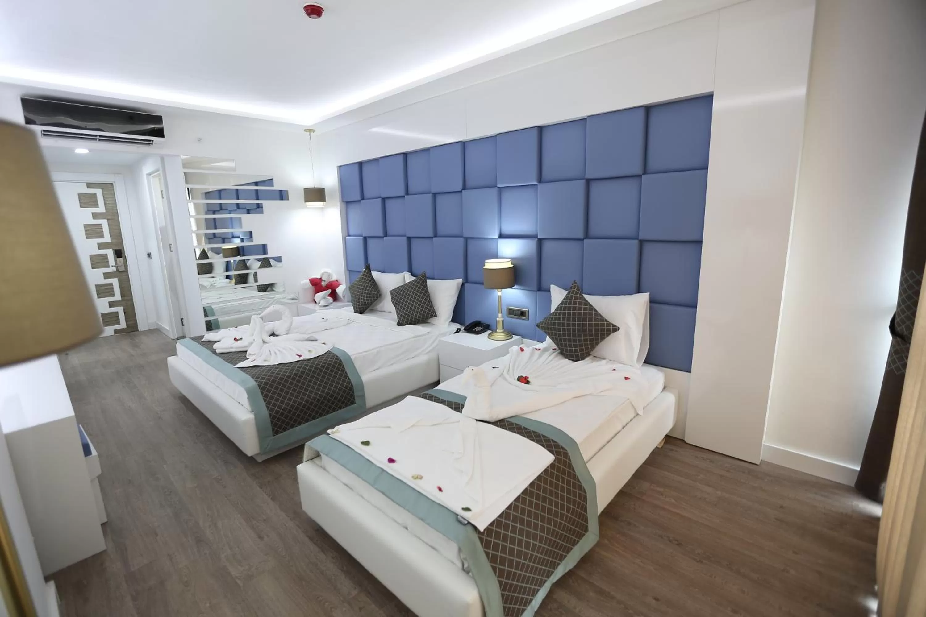 Photo of the whole room, Bed in Elips Royal Hotel & SPA