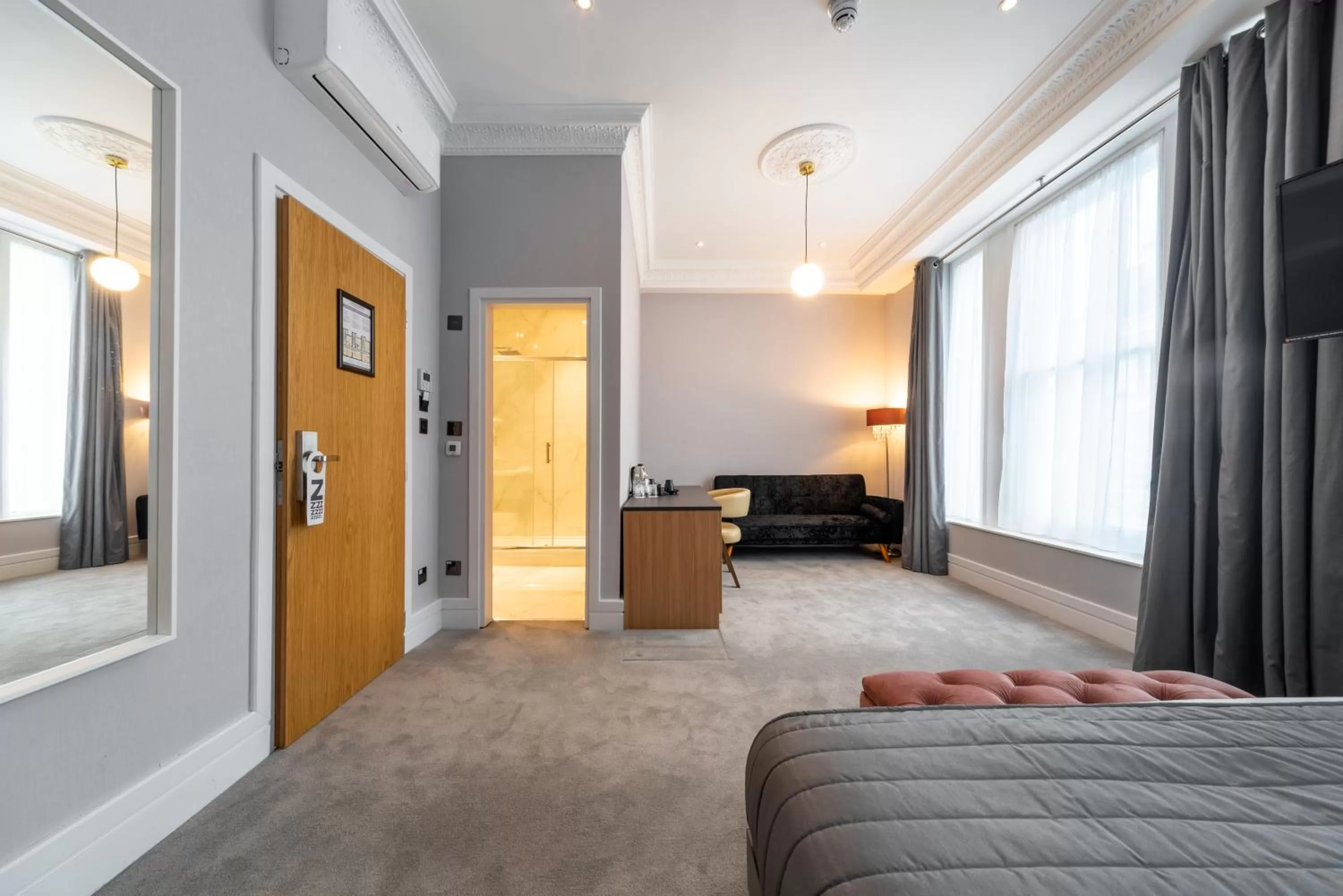 Bedroom in Gainsborough Hotel