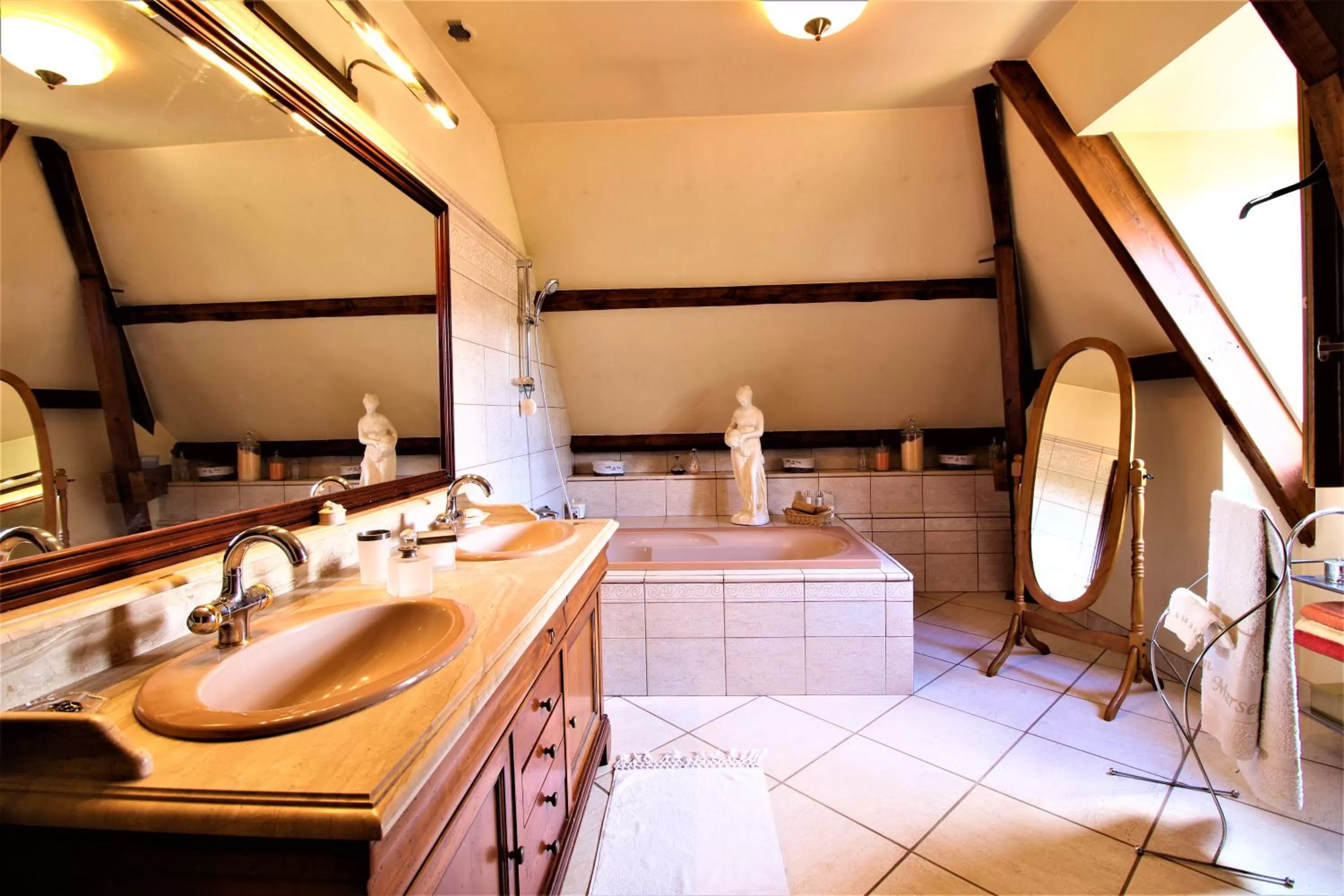 Shower in Chez Pascaline