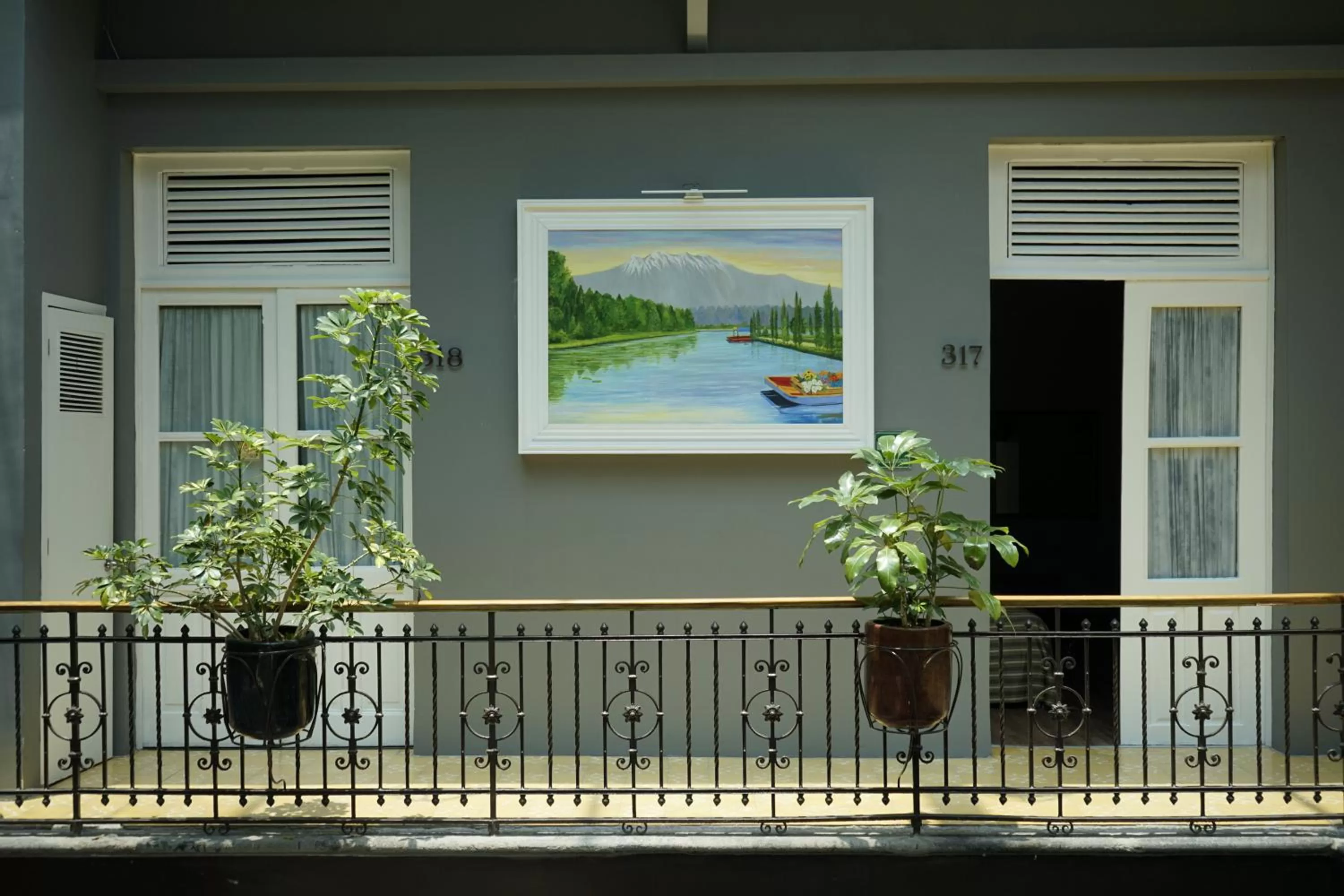 Day in Hotel Principal