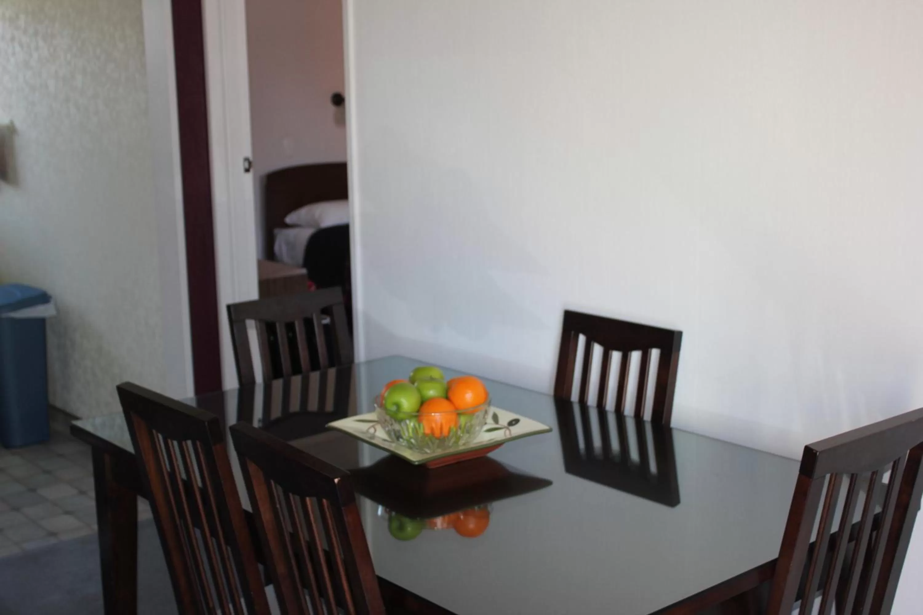 Dining area in 193 Aorangi Manor Motel