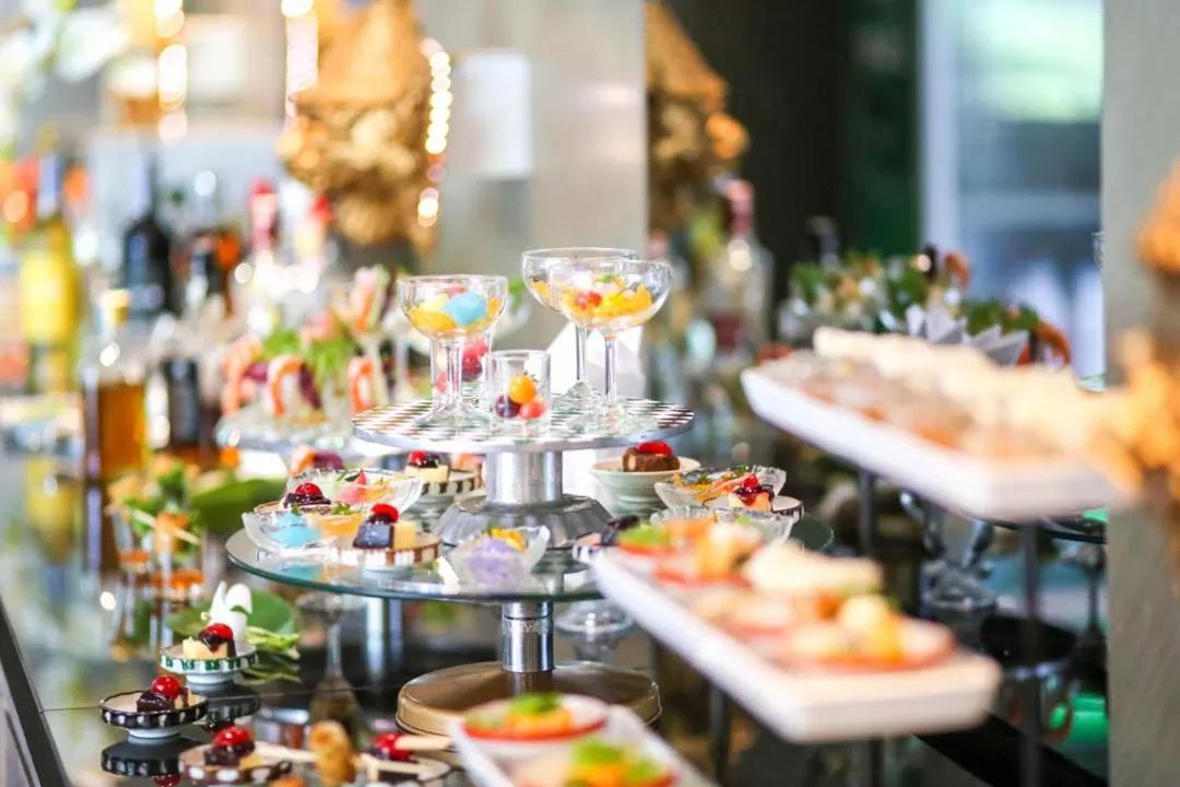 Food and drinks in Furama Silom Hotel