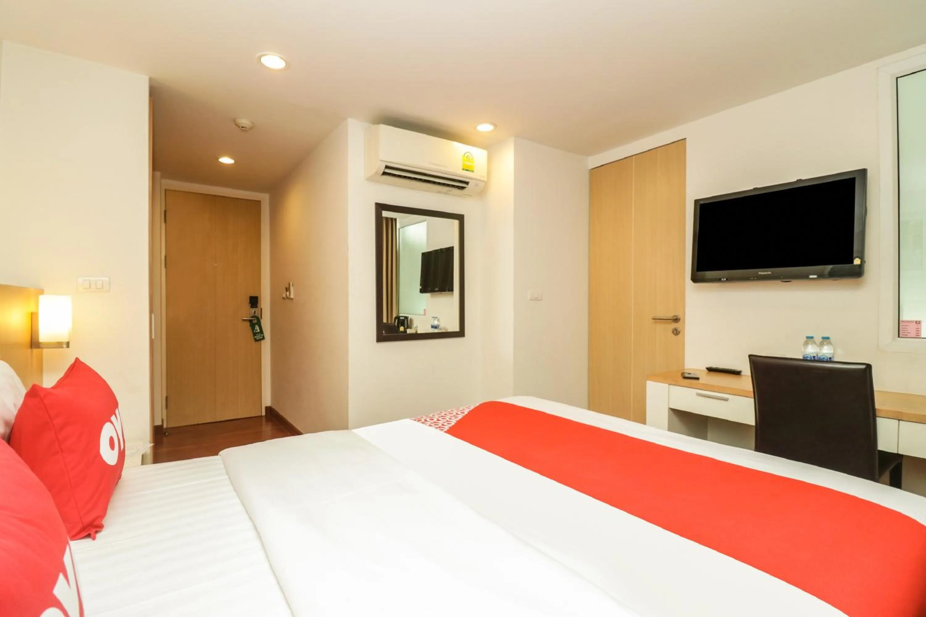 Bedroom in OYO 225 Premier Place Bangkok