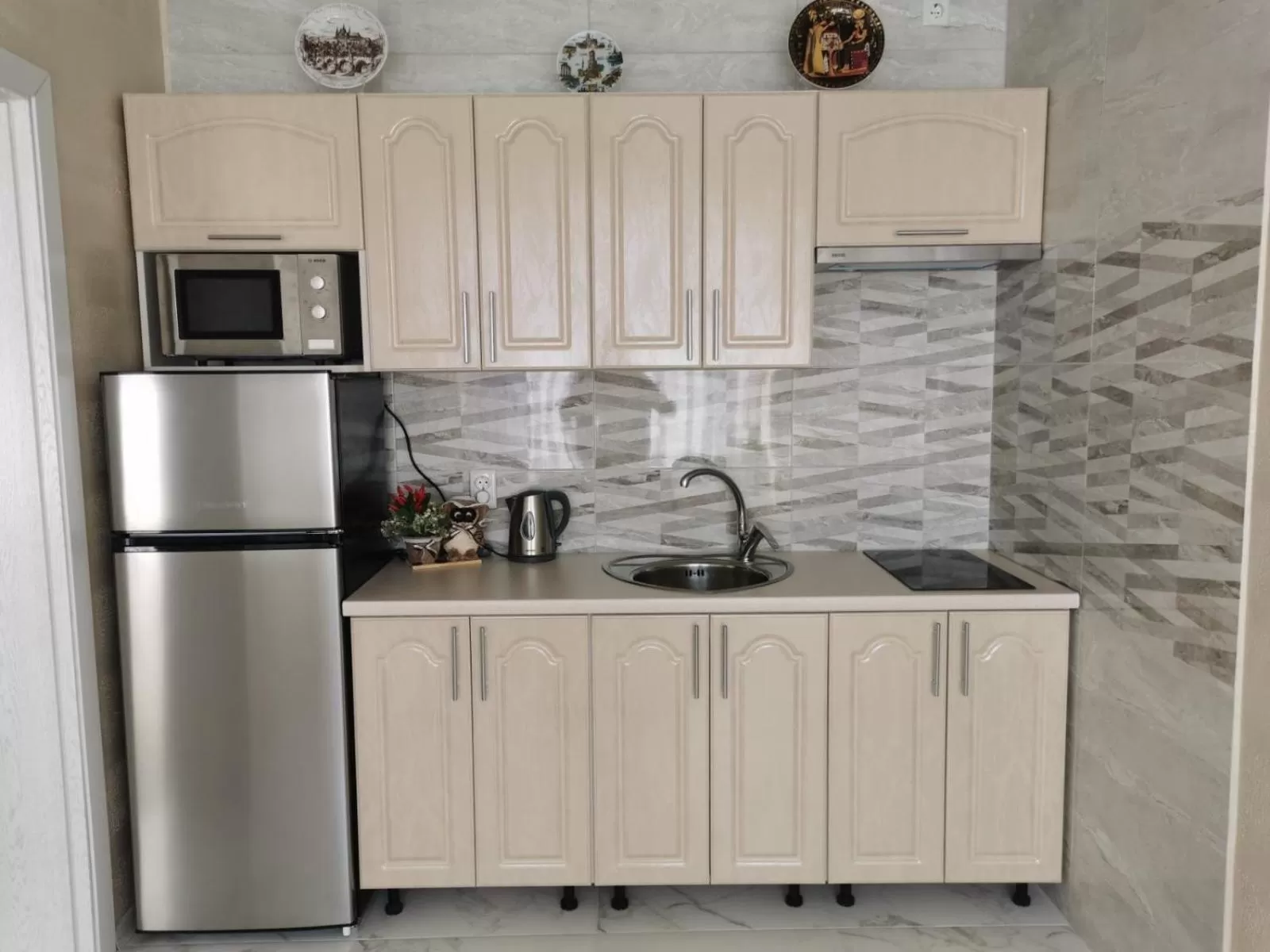 Kitchen/Kitchenette in Monte-Kristo Hotel