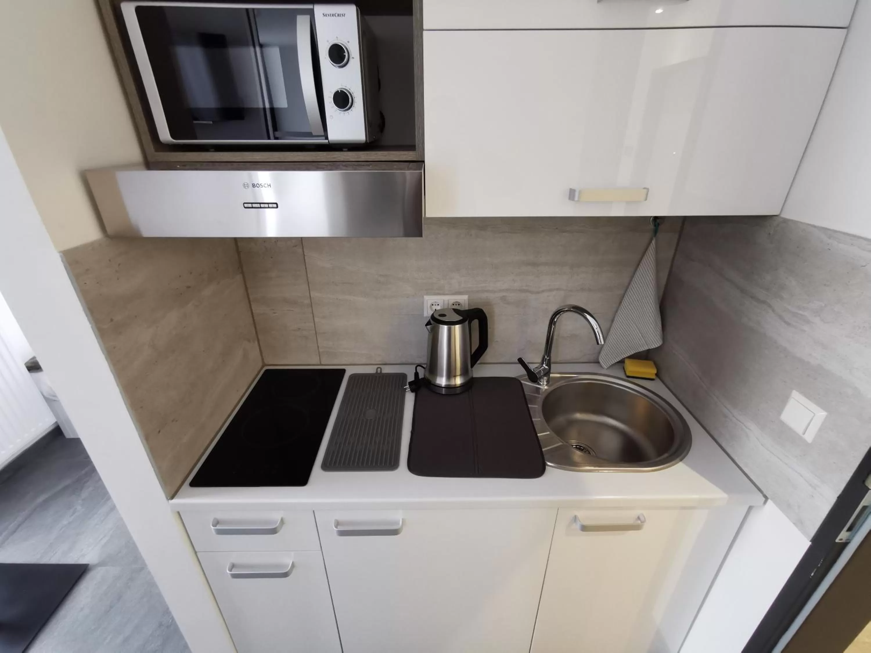 Coffee/tea facilities in HP Apartments