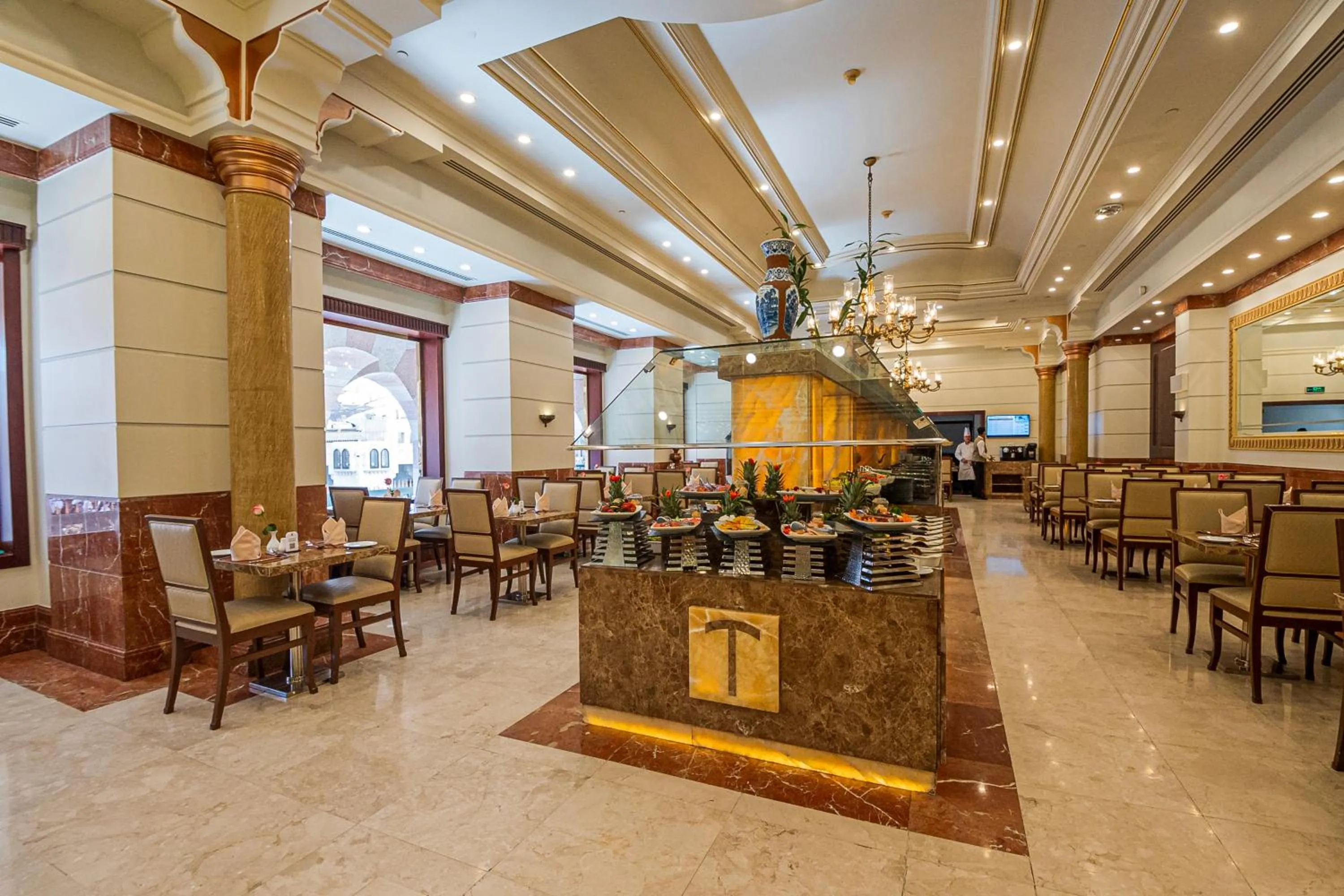 Restaurant/places to eat in Dar Al Taqwa Hotel