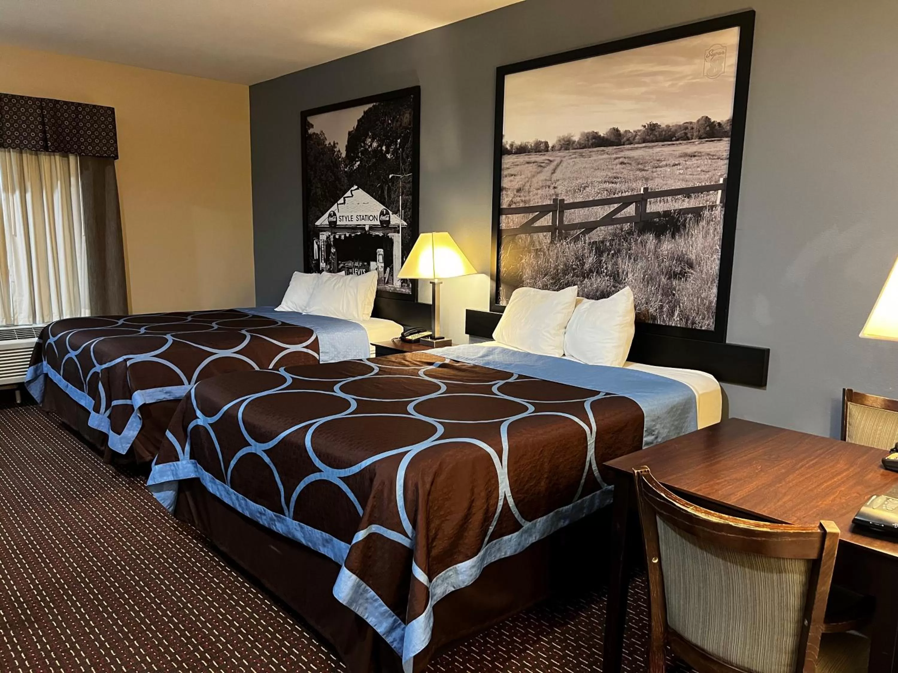 Photo of the whole room, Bed in Super 8 by Wyndham Center