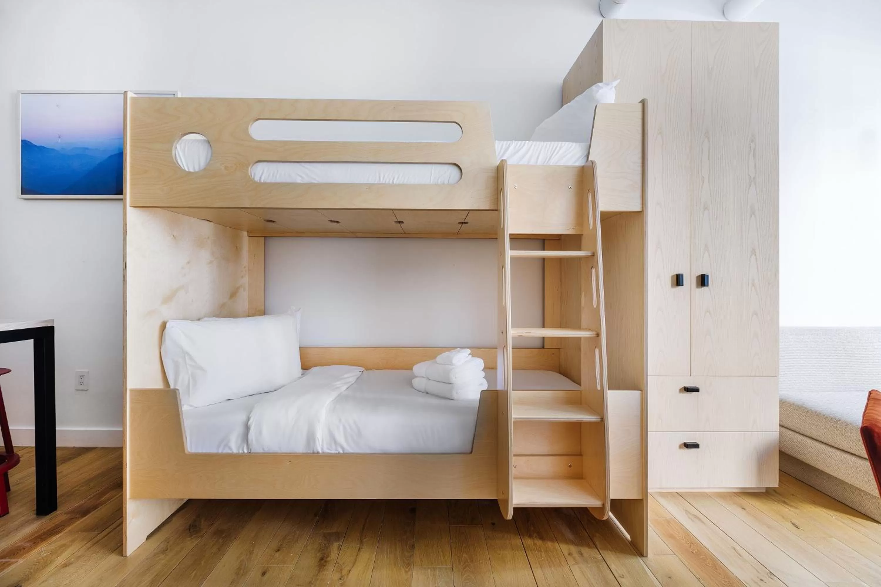 bunk bed, Bed in Placemakr Wall Street