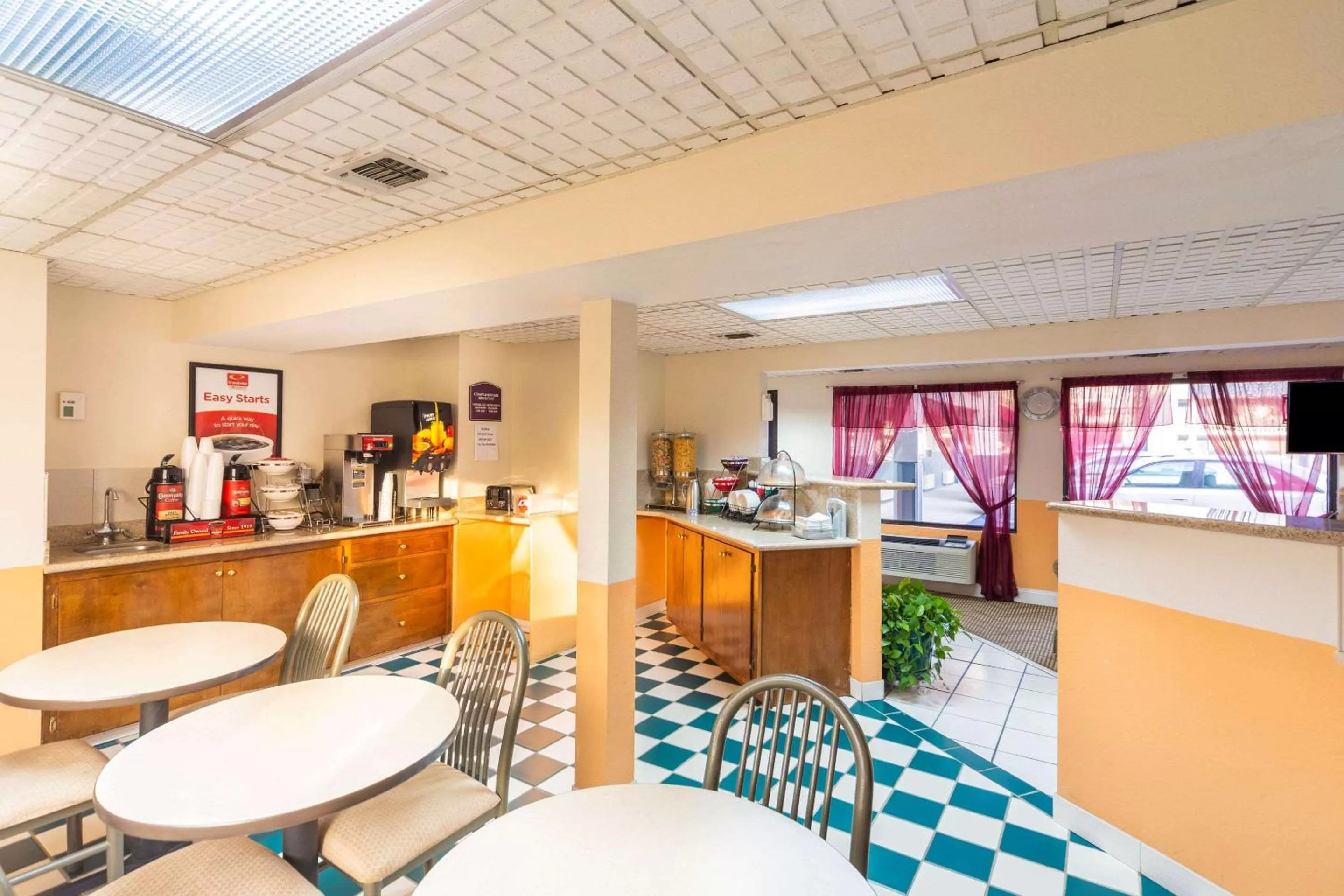 Restaurant/places to eat in Econo Lodge Laurel