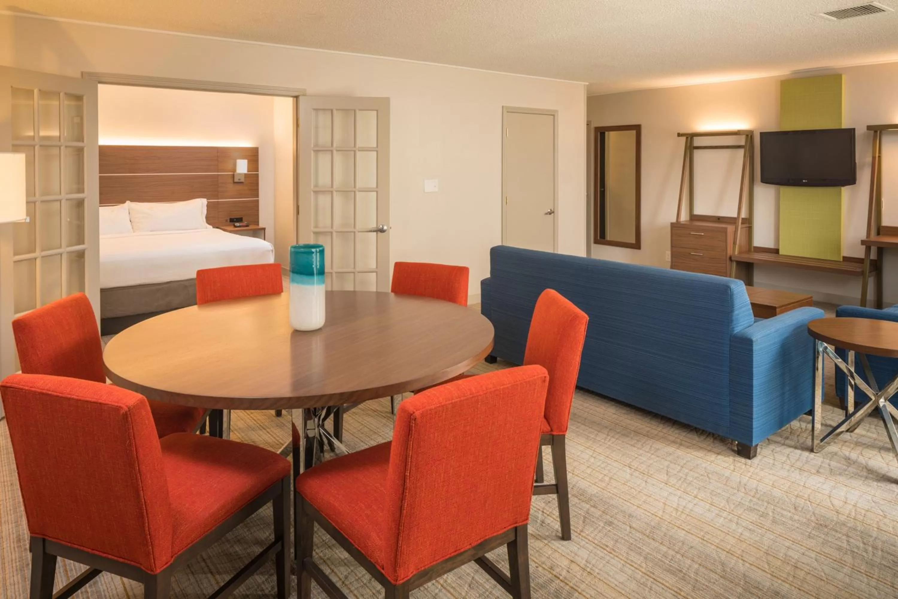 Photo of the whole room in Holiday Inn Express & Suites Springfield by IHG