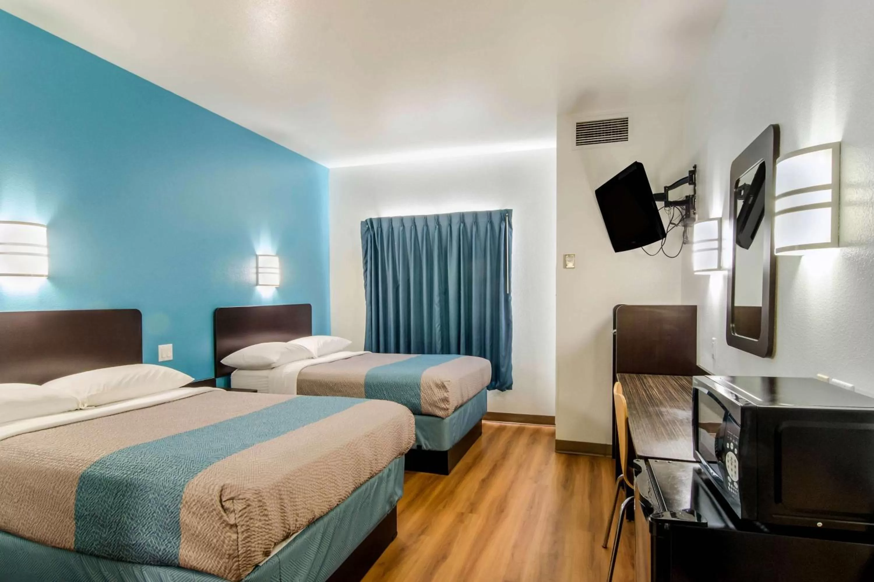 Bedroom, Bed in Motel 6-Wheatland, WY