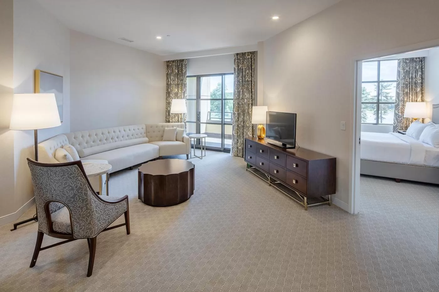 TV and multimedia, Bed in YO1 Longevity & Health Resorts, Catskills