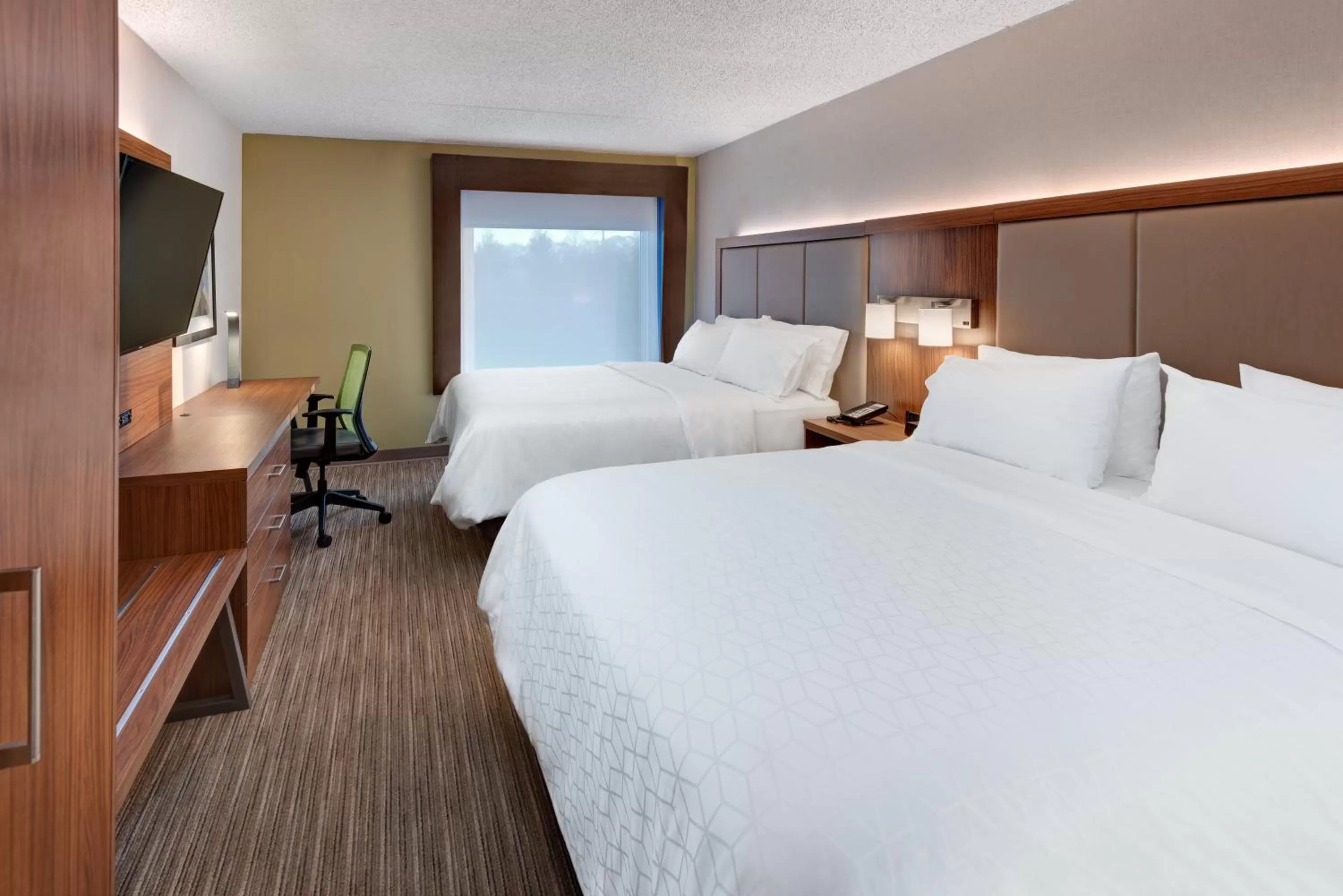 Photo of the whole room, Bed in Holiday Inn Express & Suites West Long Branch - Eatontown by IHG