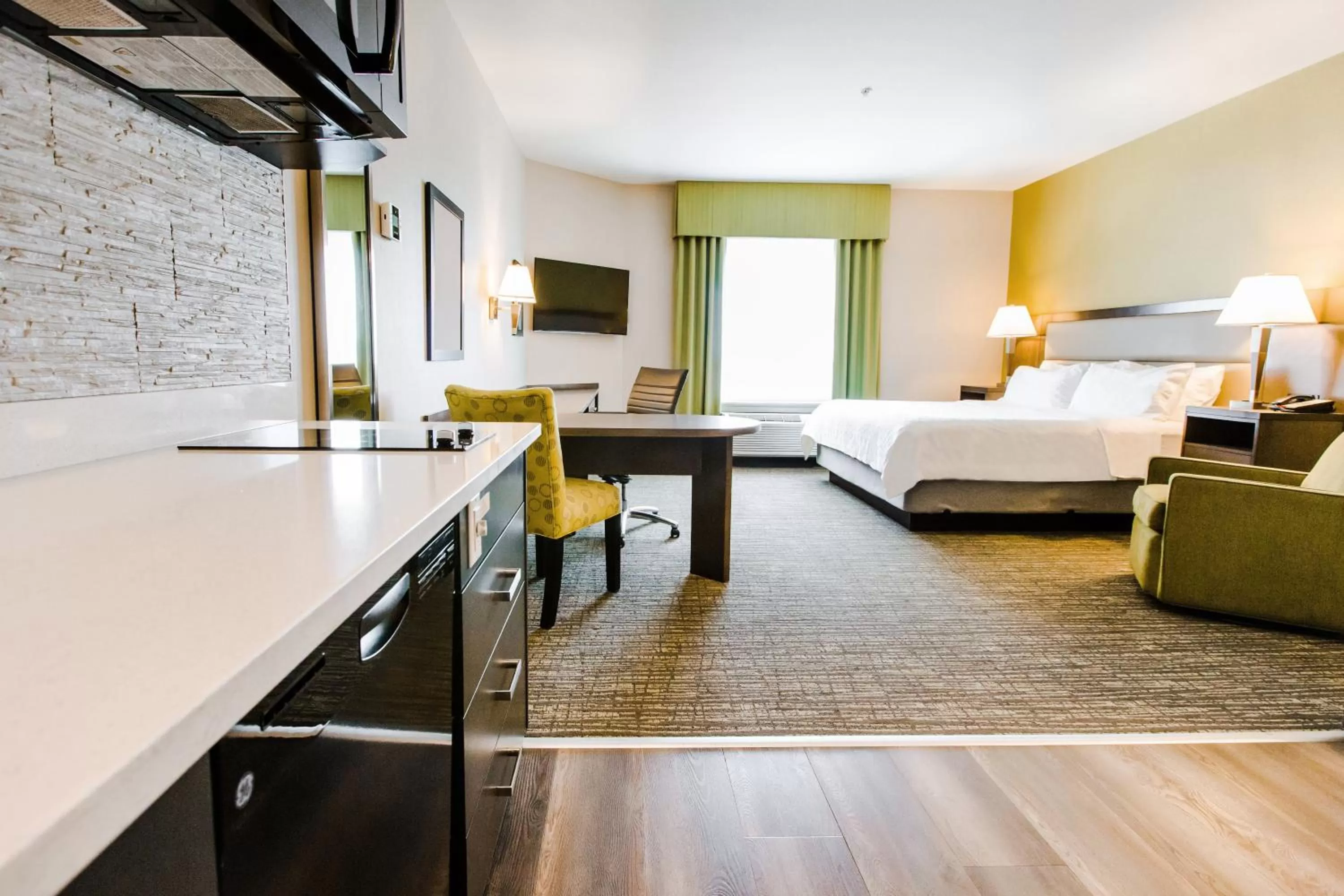 Photo of the whole room, Bed in Candlewood Suites West Edmonton - Mall Area by IHG