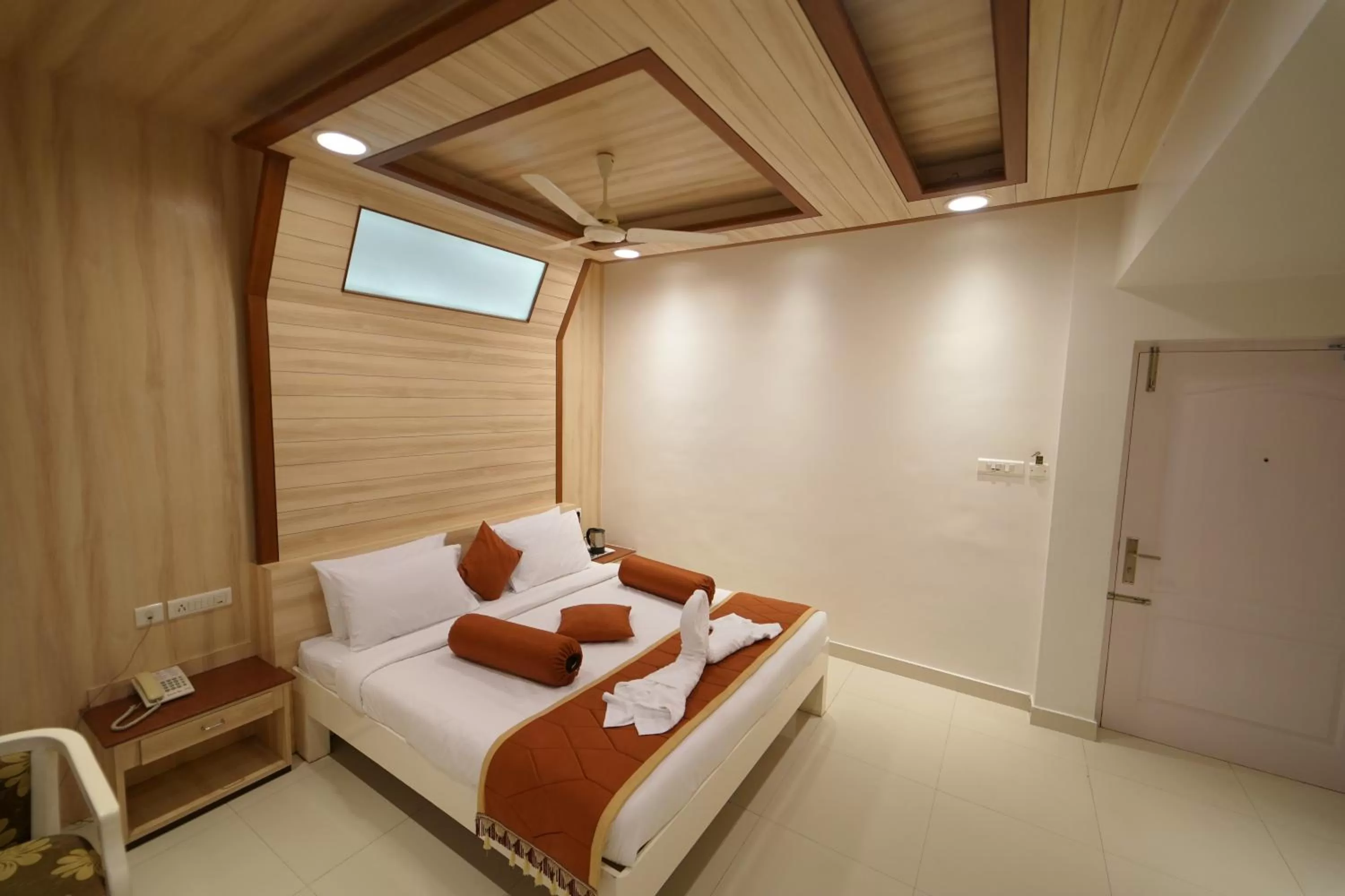 Bedroom, Bed in Hotel Palmyra Grand Inn