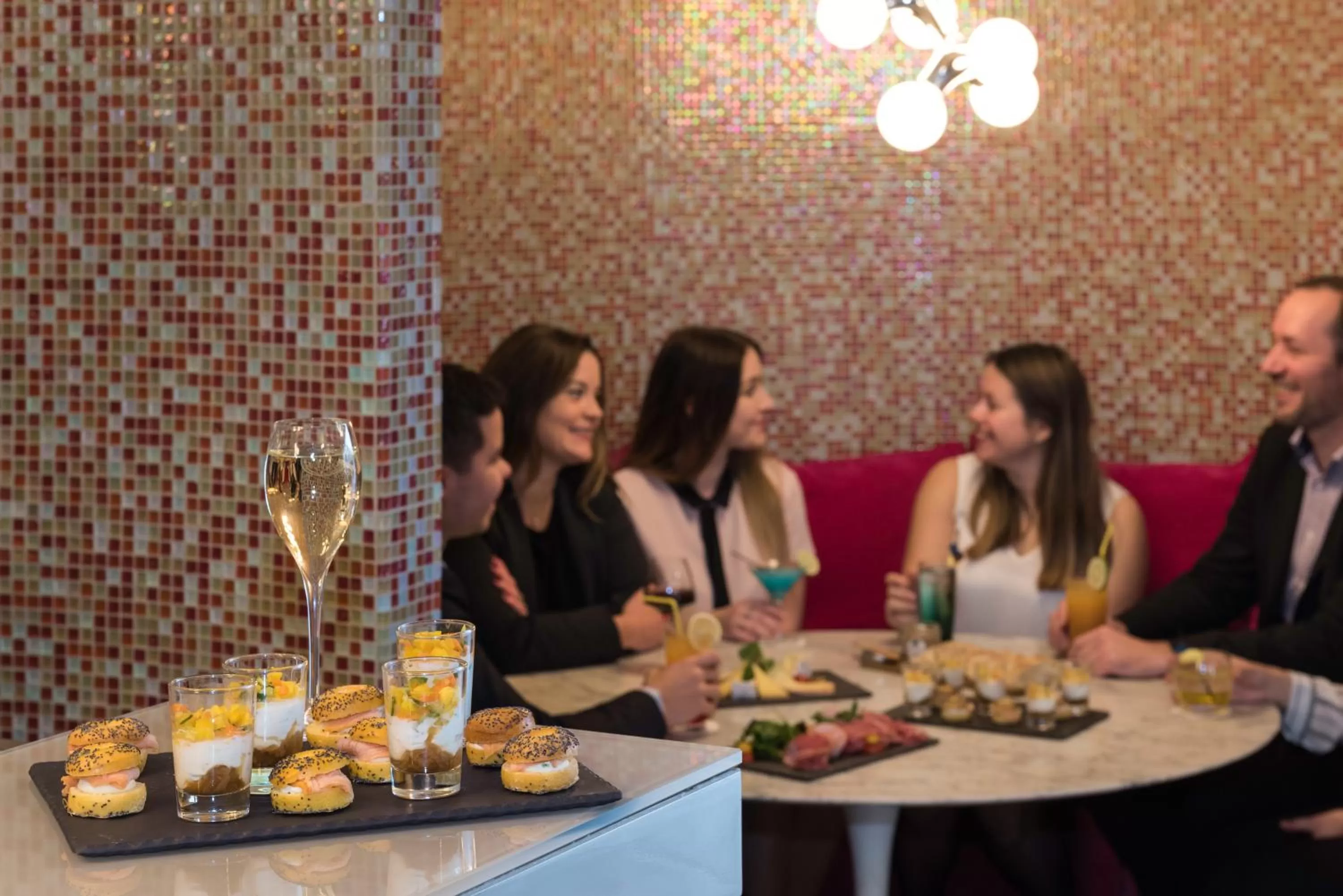 Restaurant/places to eat in Mercure Paris Vaugirard Porte De Versailles