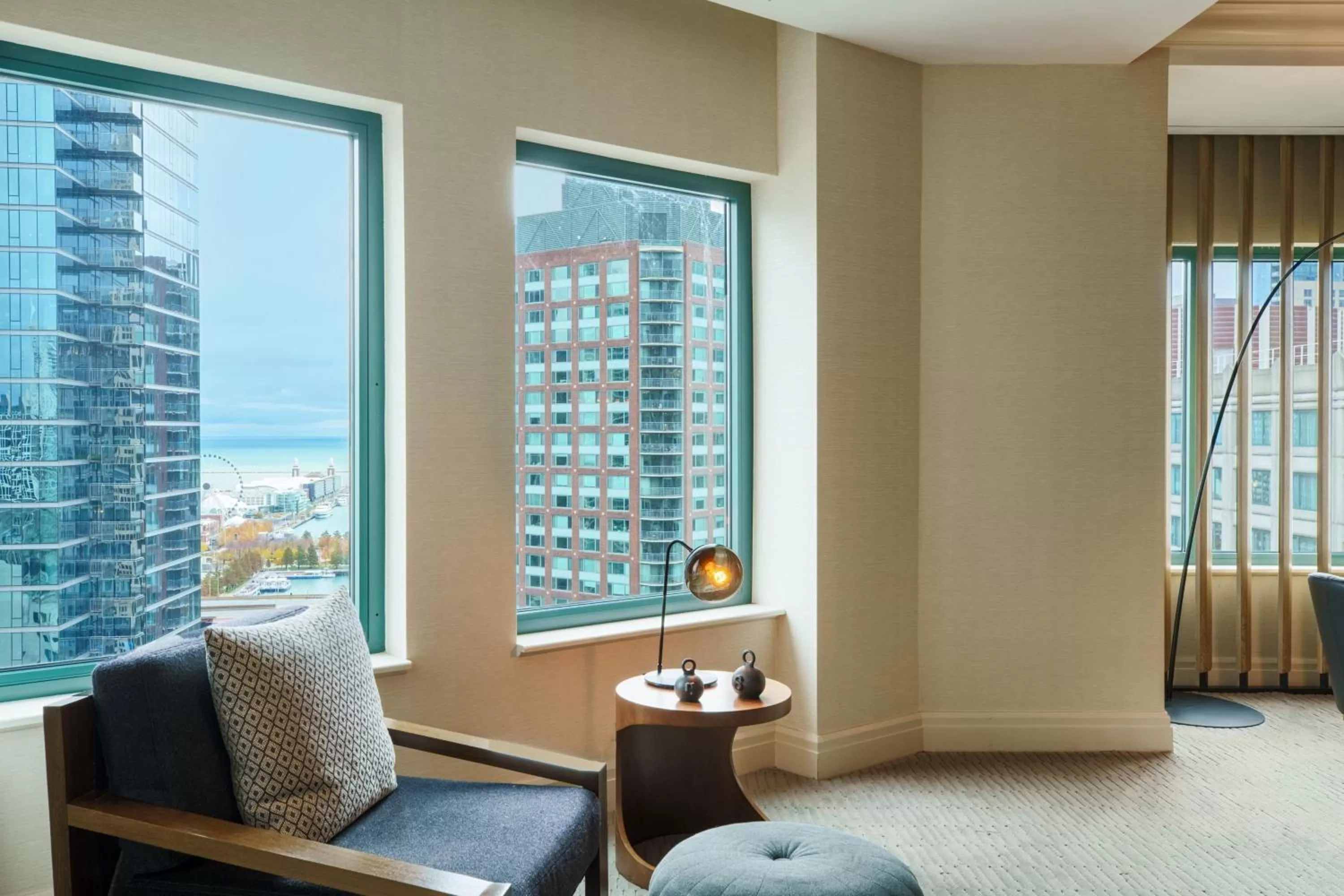 Photo of the whole room in Sheraton Grand Chicago Riverwalk