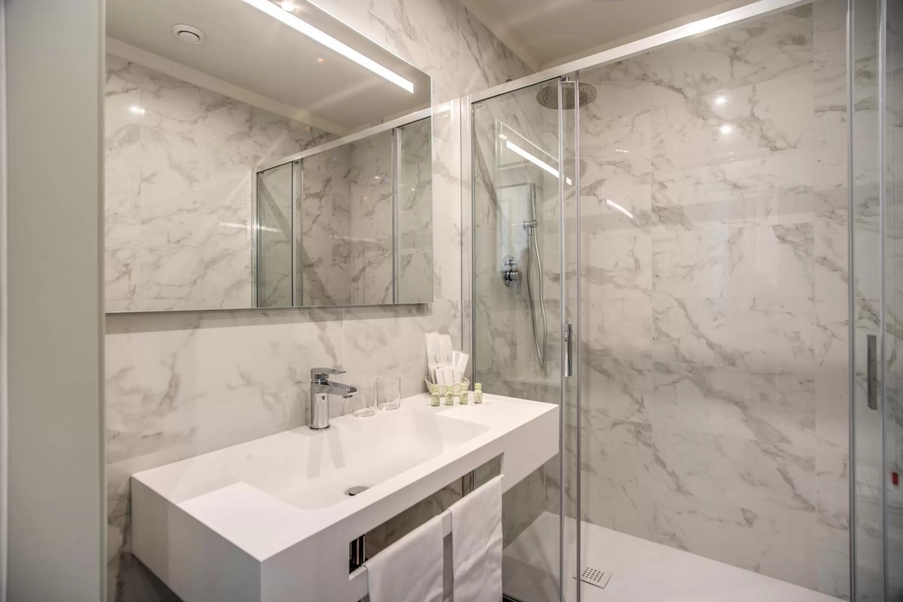 Bathroom in Hotel Ariele