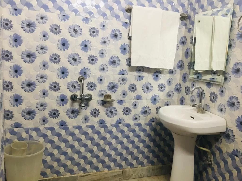 Bathroom in Trimrooms @ Katra Railway Station