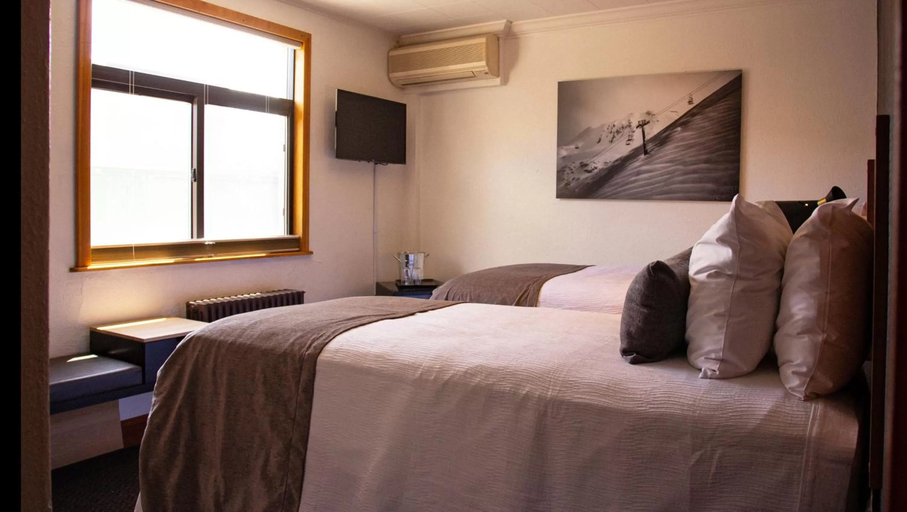 Bedroom, Bed in The Bristol Hotel