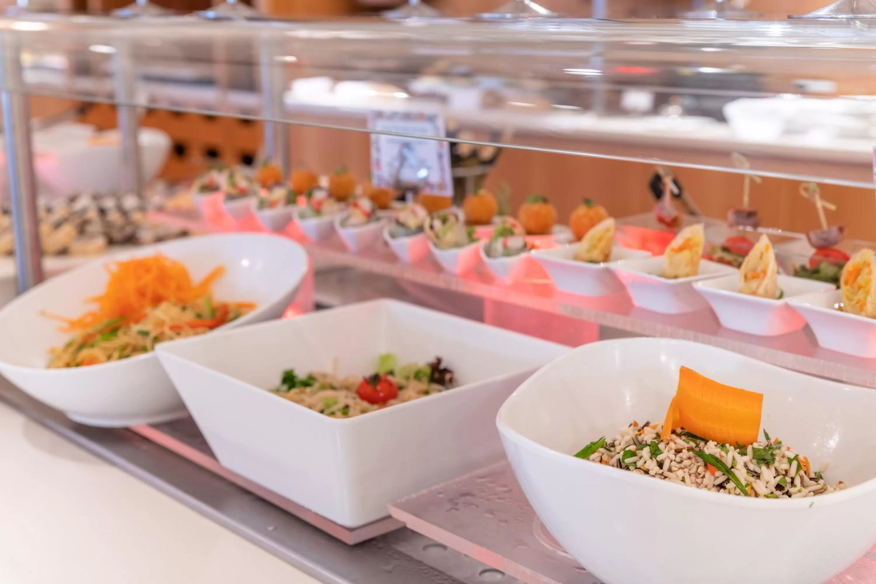 Restaurant/places to eat in Napa Mermaid Hotel & Suites