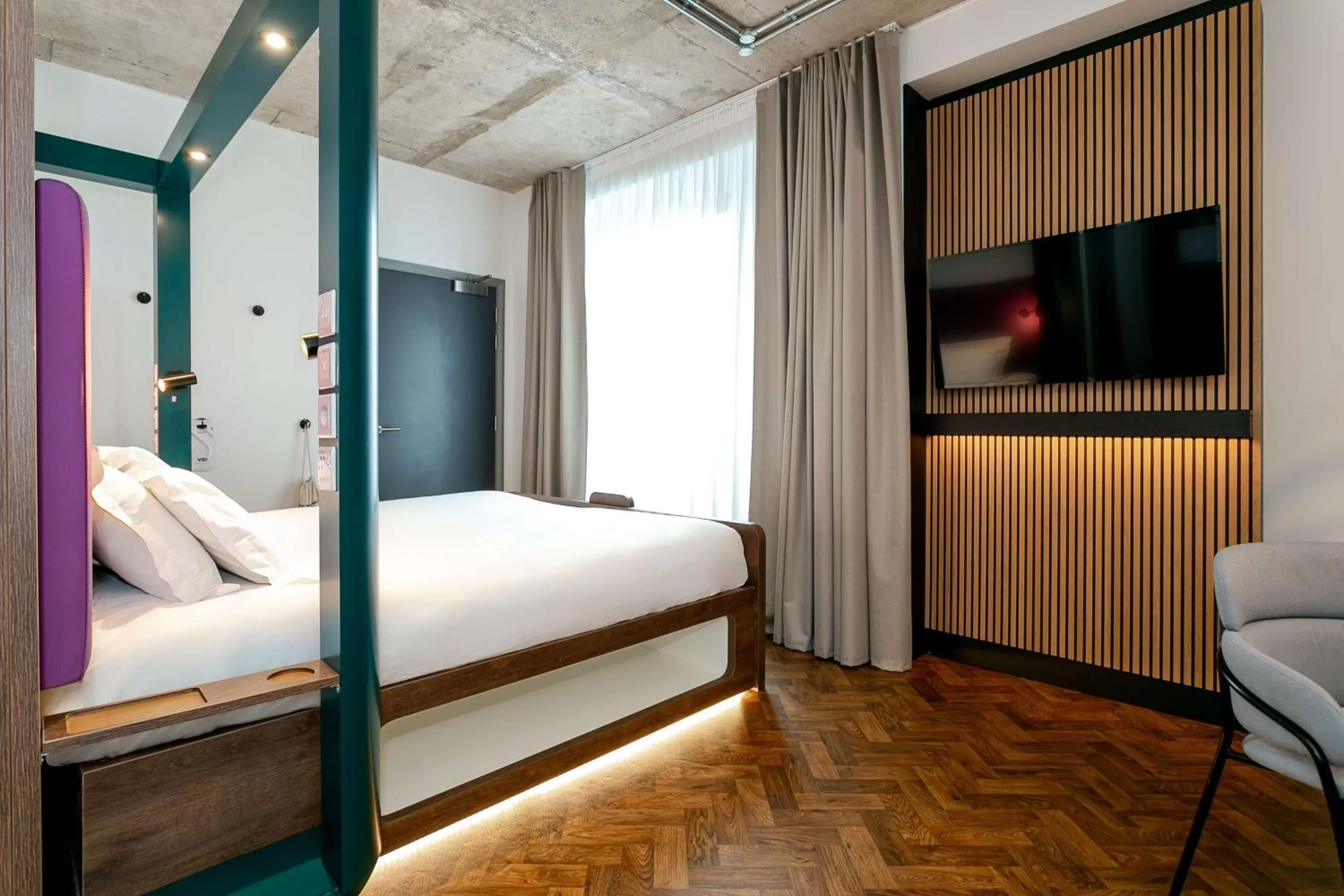 Bedroom, Bed in YOTEL Manchester Deansgate