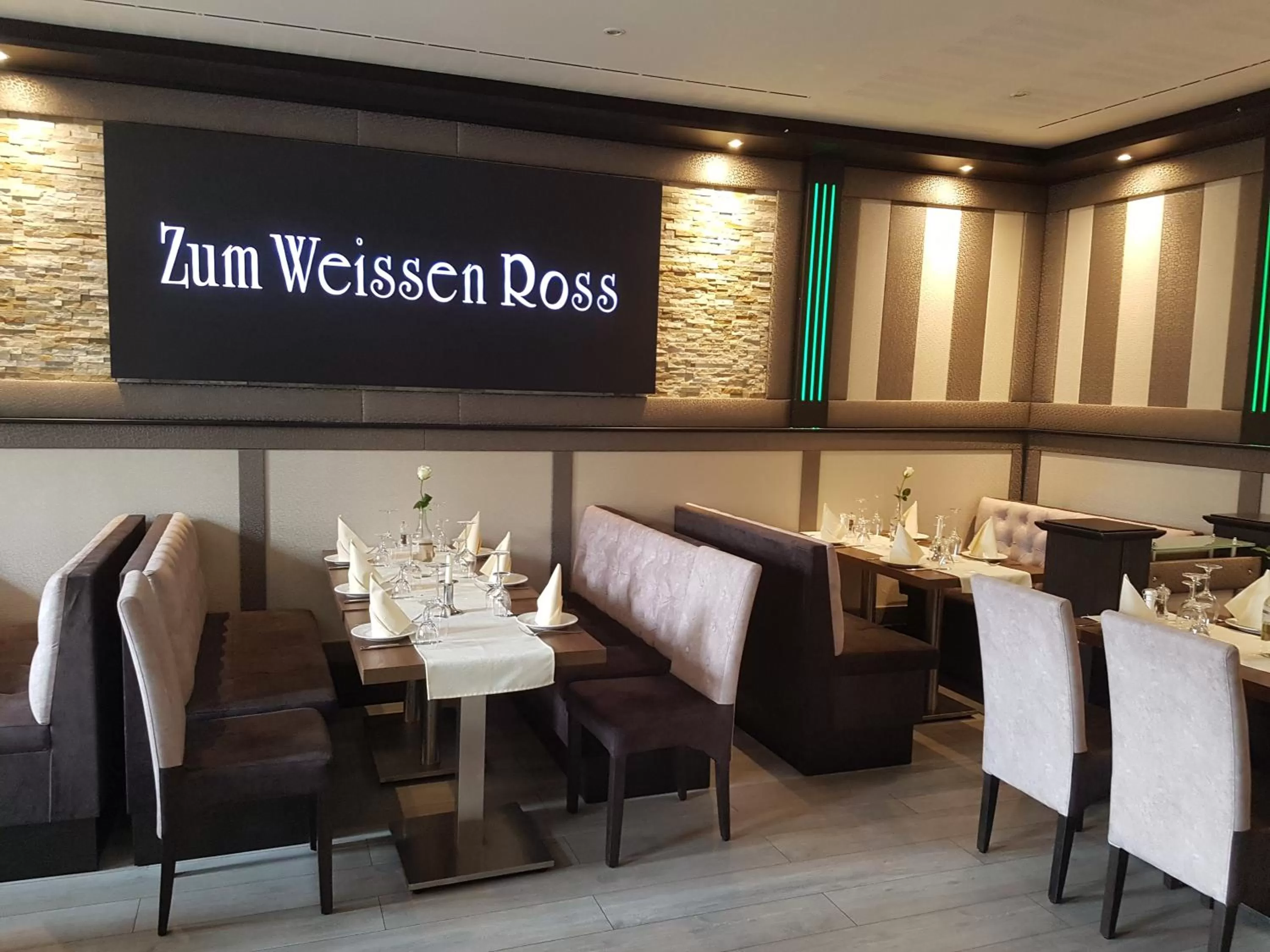 Restaurant/places to eat in Hotel Zum Weissen Ross
