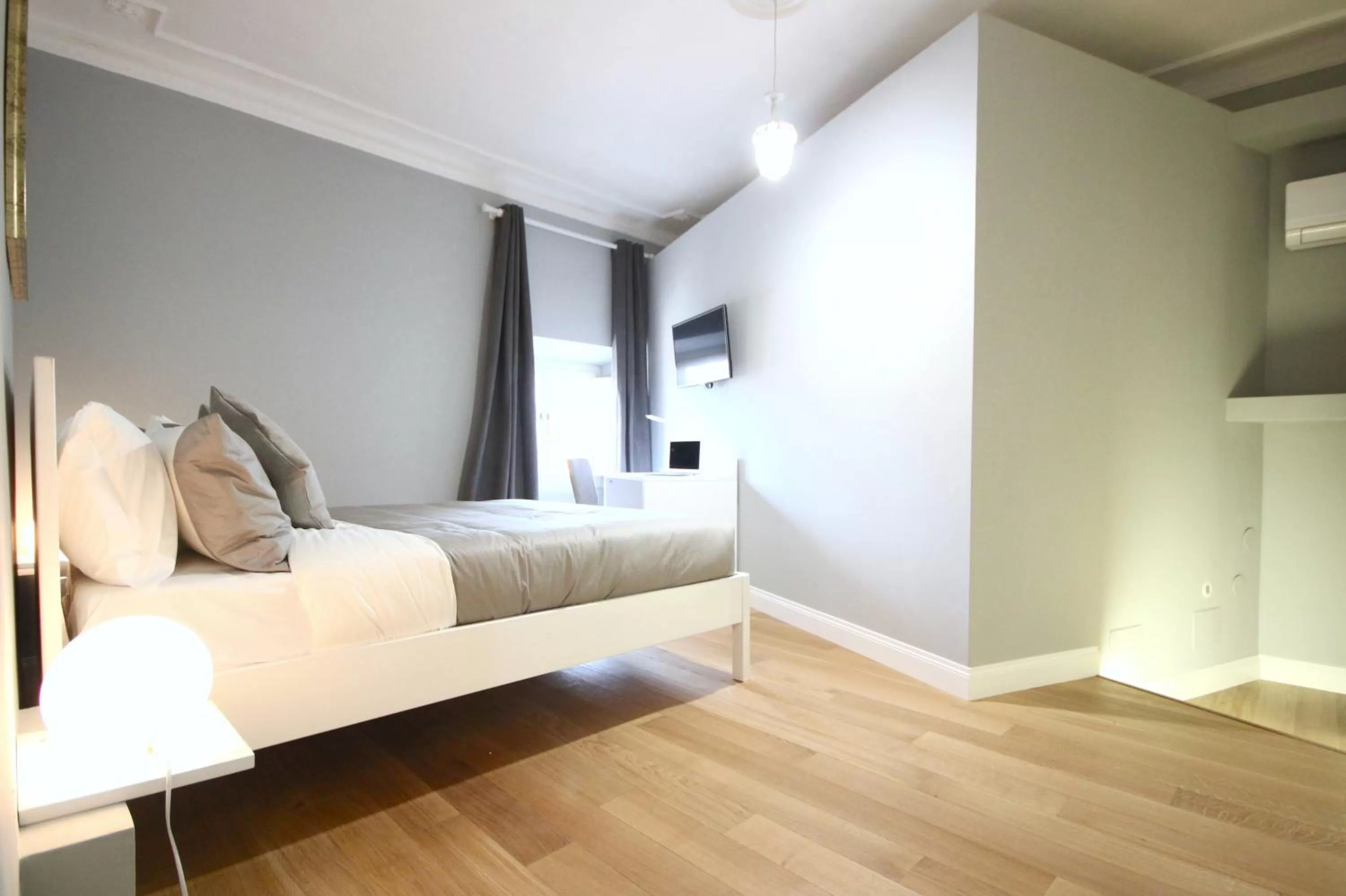 Bed in Room Inn Vatican