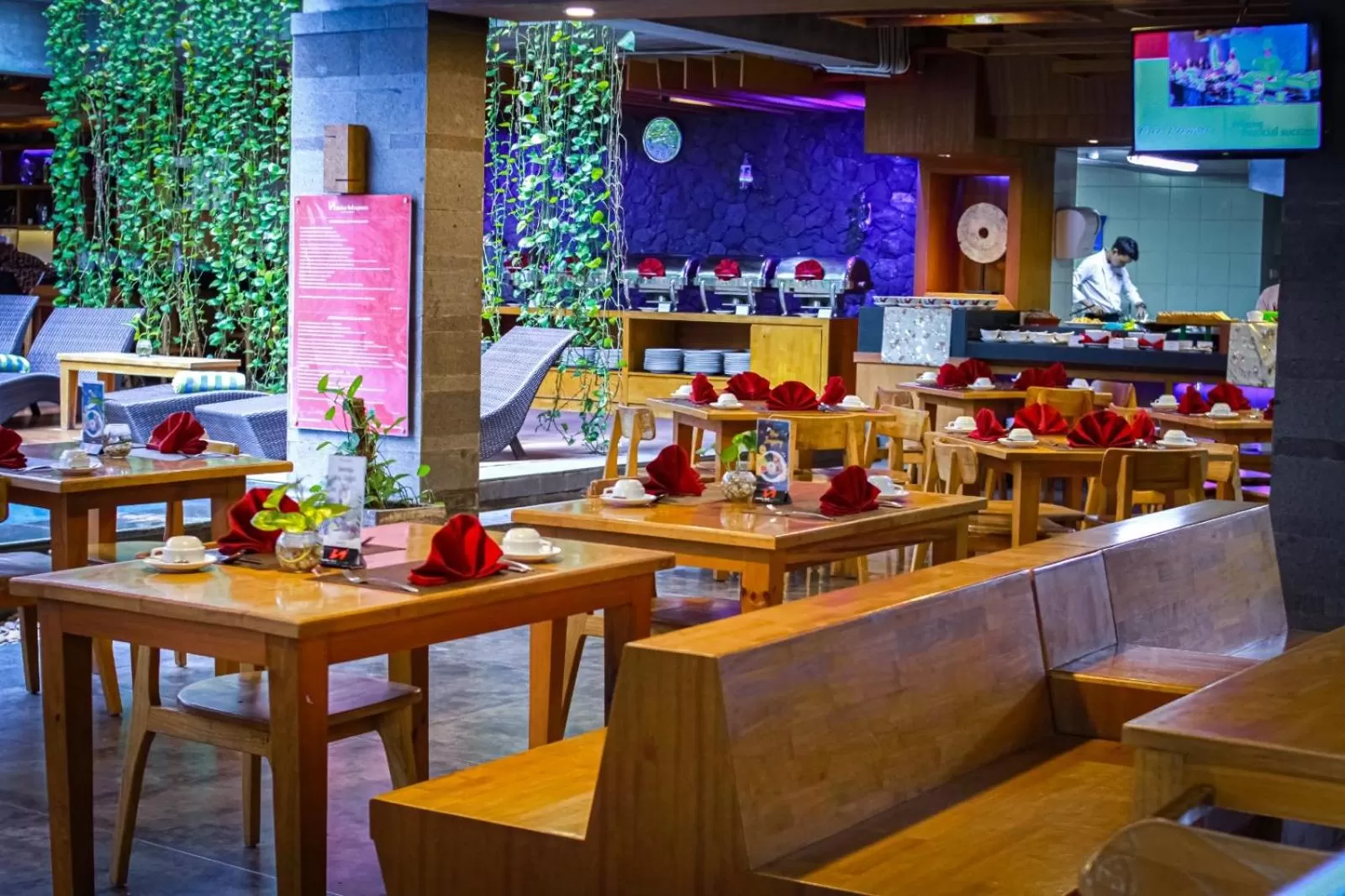 Restaurant/places to eat in Swiss-Belexpress Kuta Legian