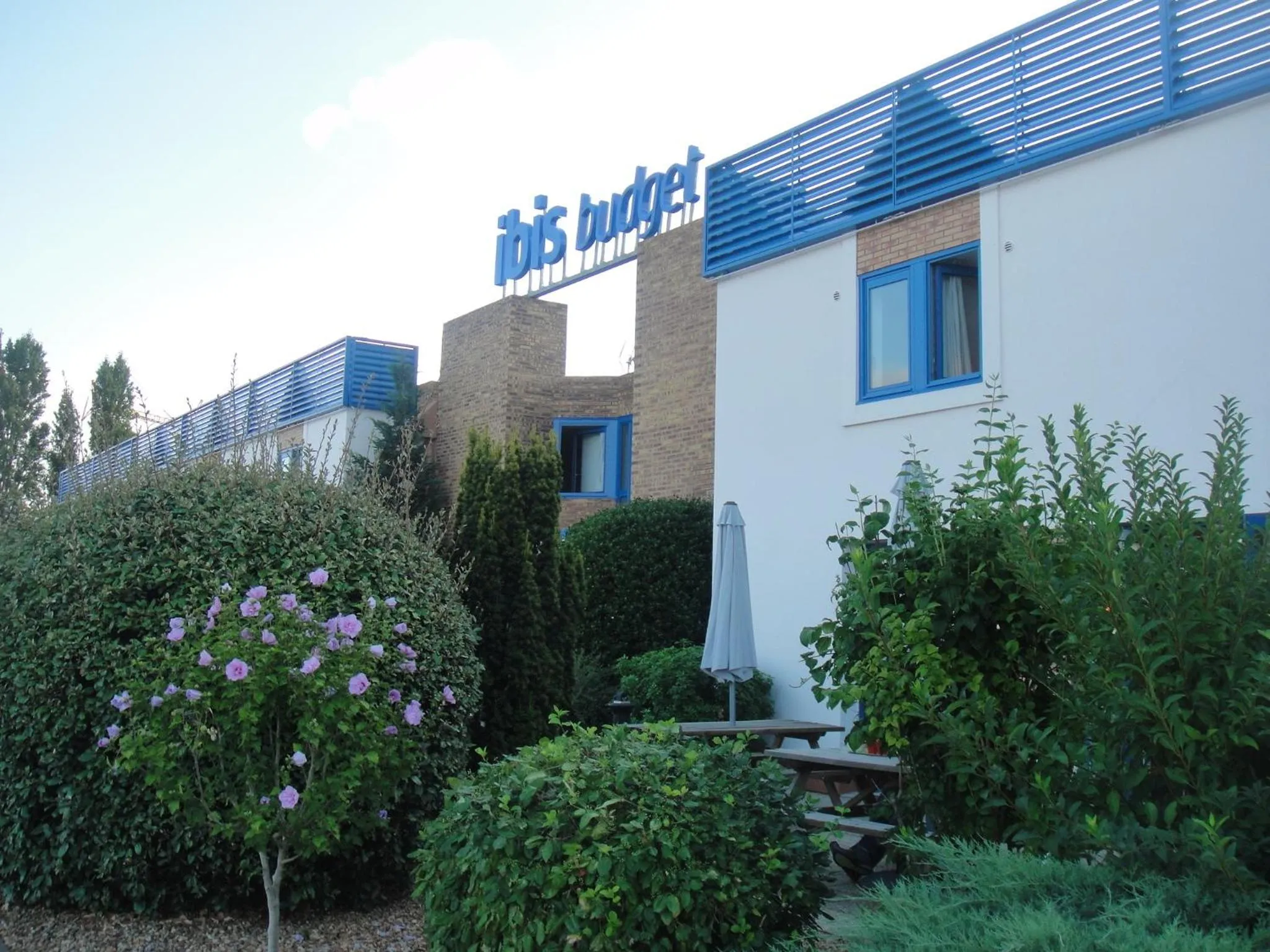Facade/entrance in ibis budget Châtellerault Nord