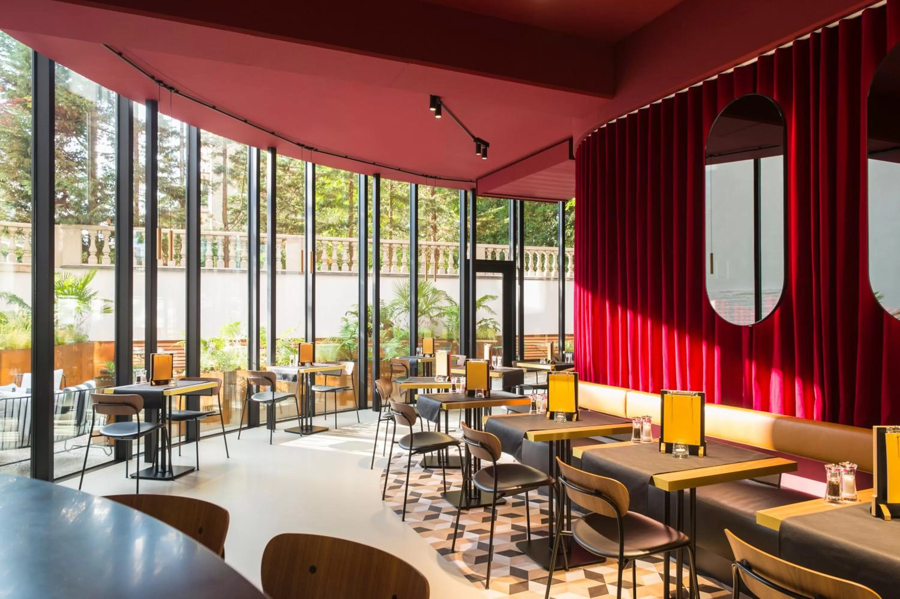 Restaurant/places to eat in ibis Brussels Centre Chatelain