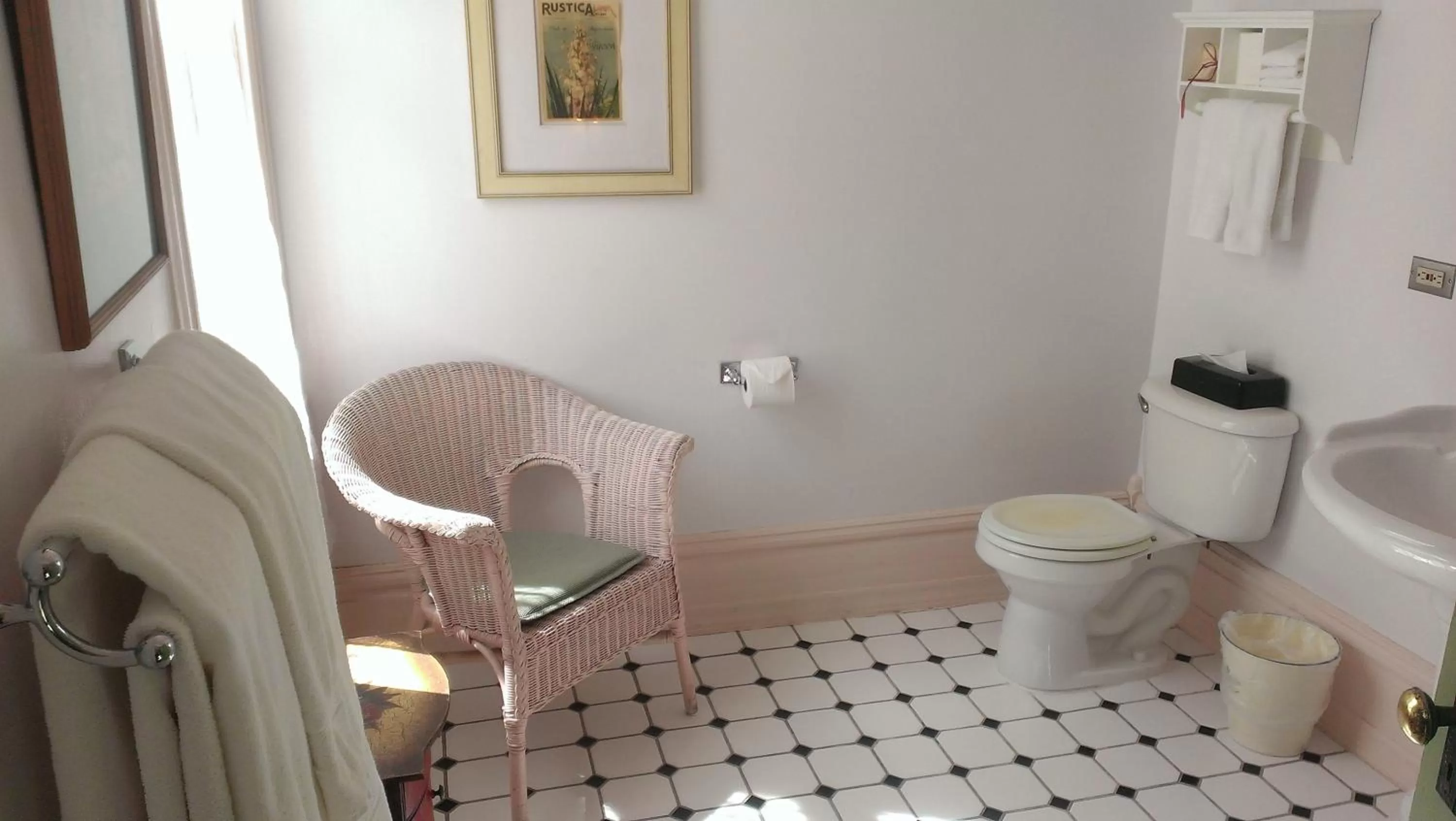 Bathroom in Connor Hotel