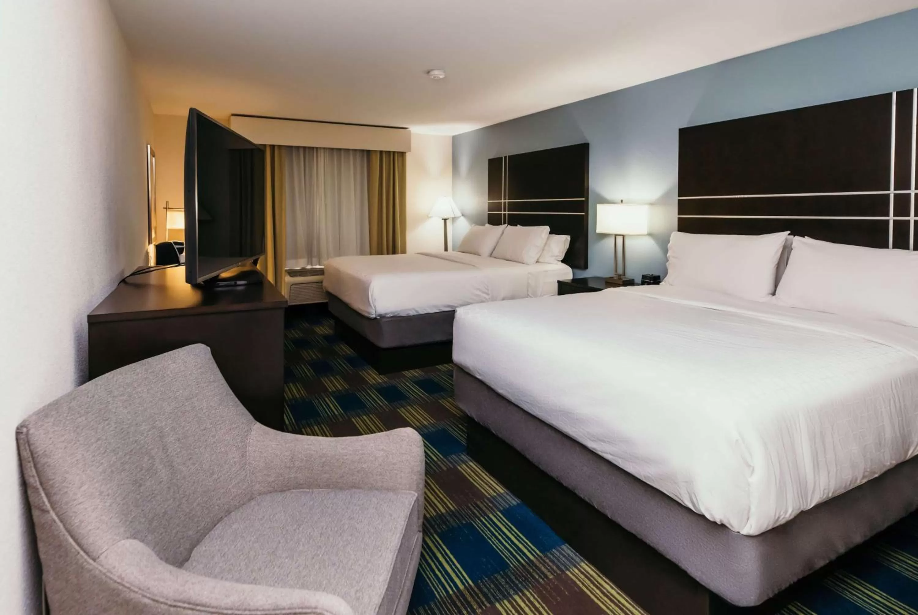 Photo of the whole room, Bed in La Quinta Inn & Suites by Wyndham Ankeny IA - Des Moines IA