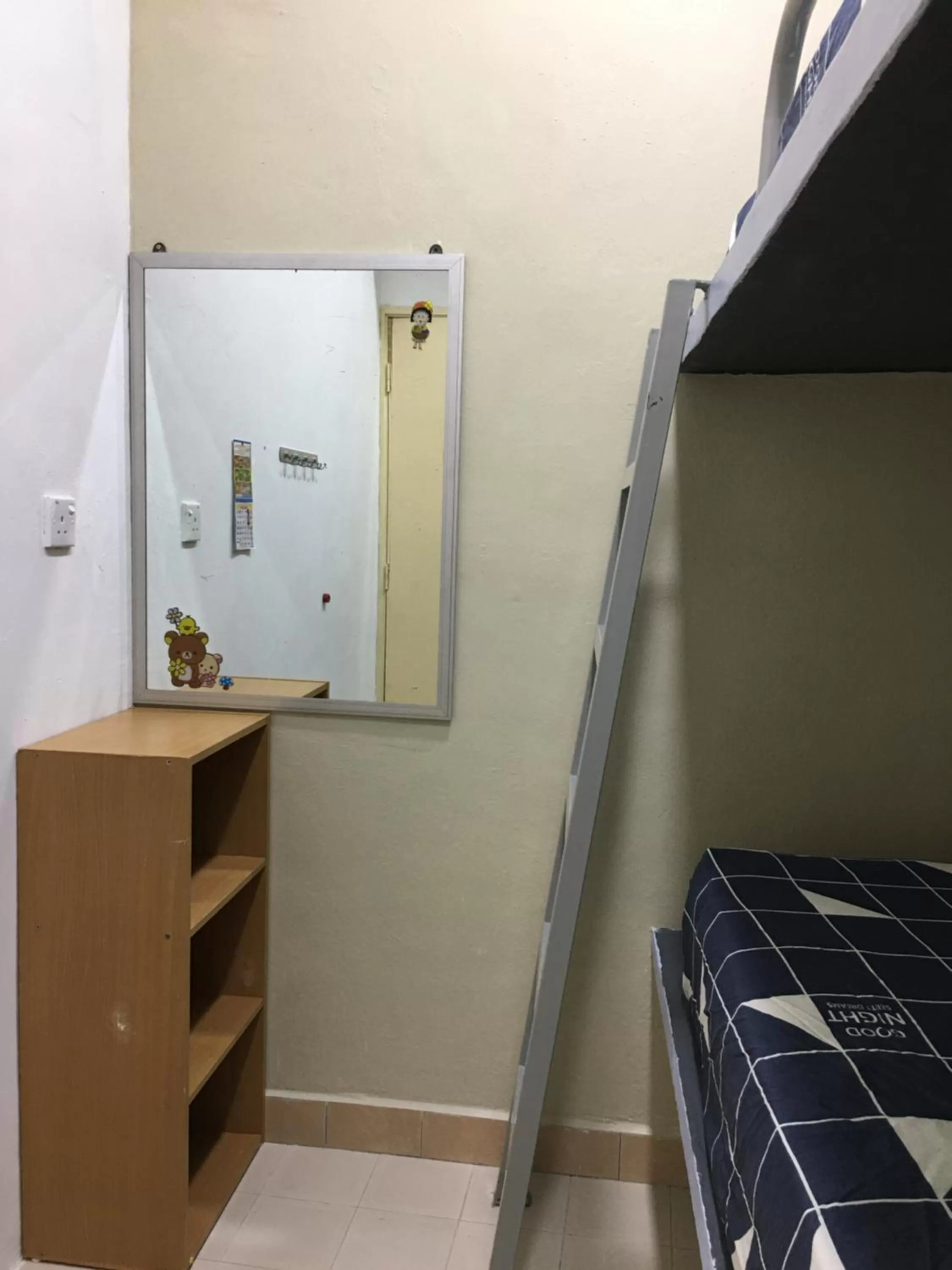 bunk bed, Bed in Thian Siong Inn