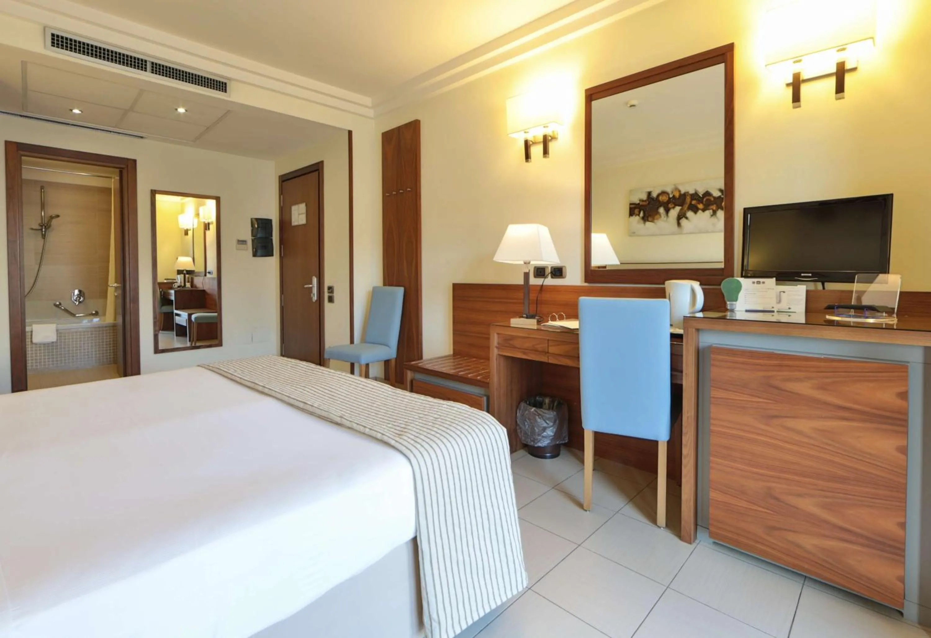Bed in Suites & Residence Hotel