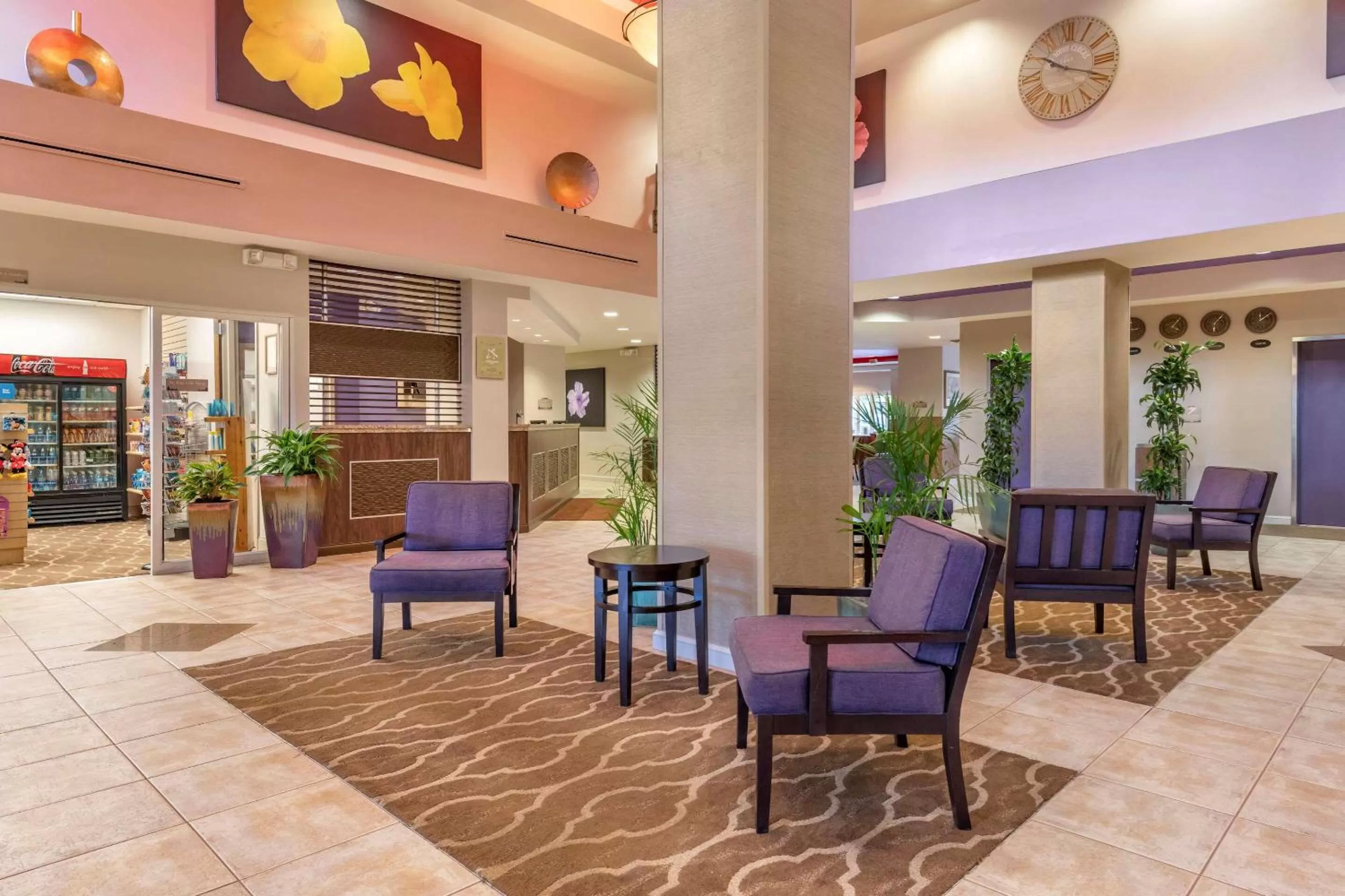 Lobby or reception in Comfort Suites Maingate East