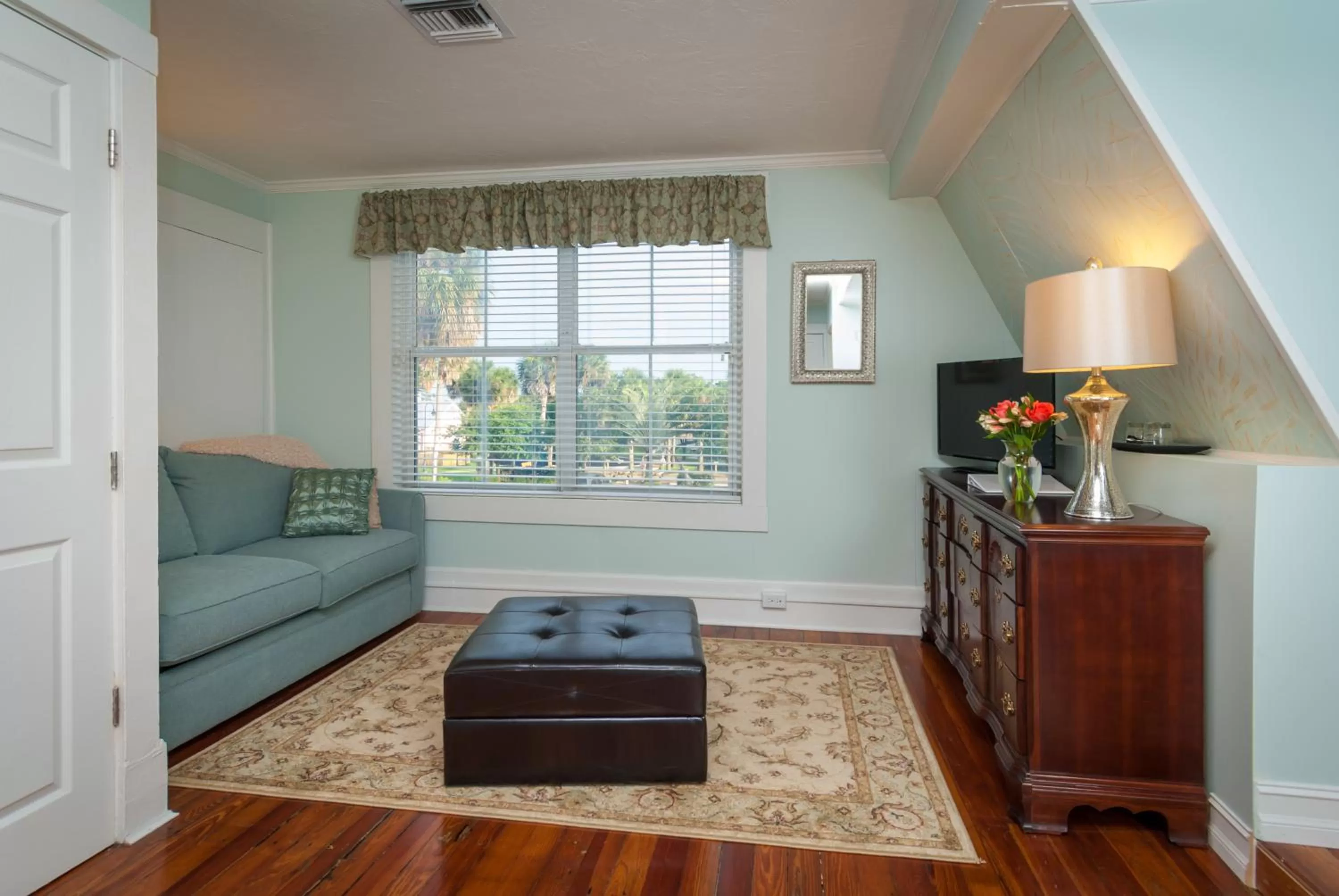 Living room, Seating Area in SeaGlass Inn Bed and Breakfast