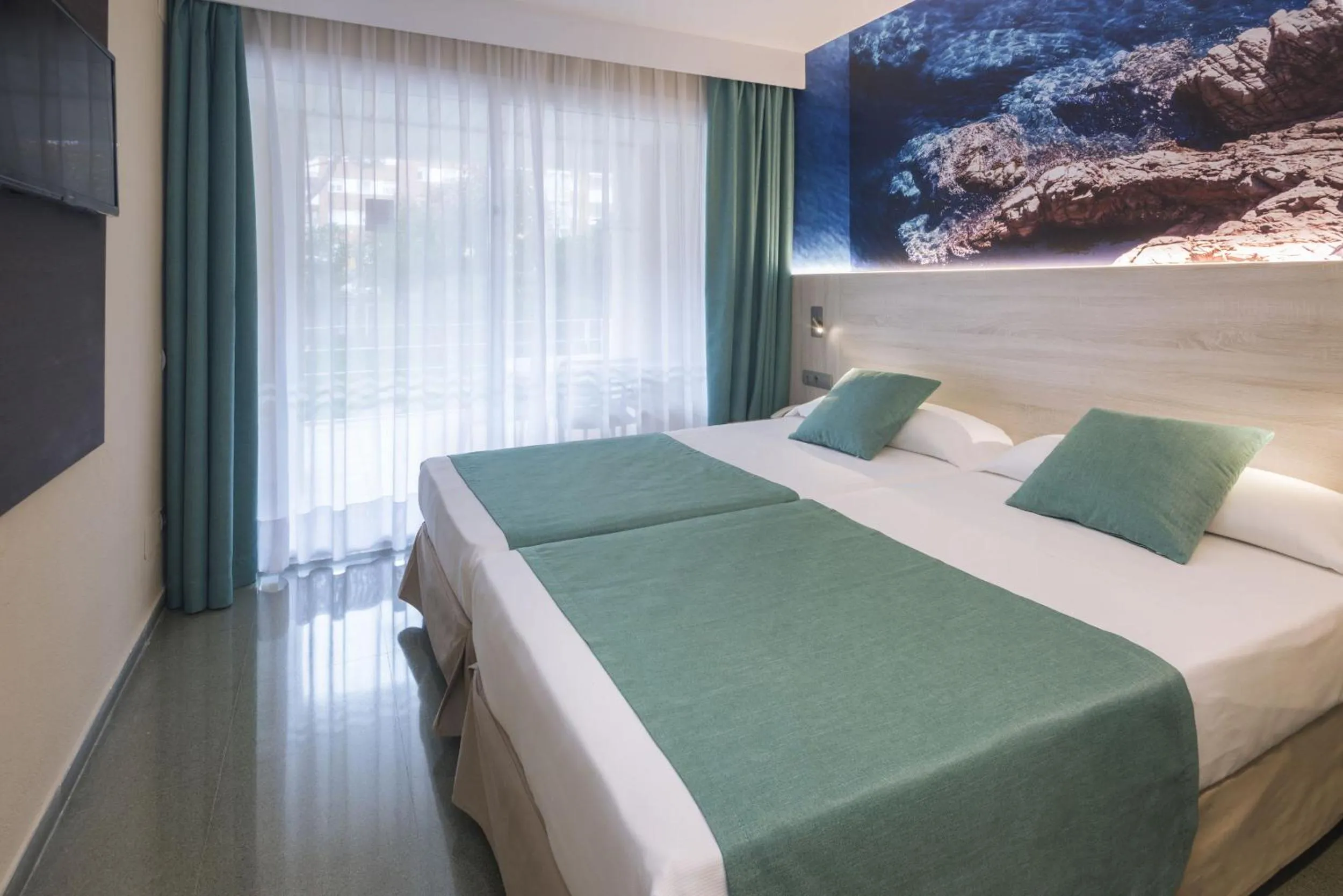 Photo of the whole room, Bed in GHT Oasis Park & Spa