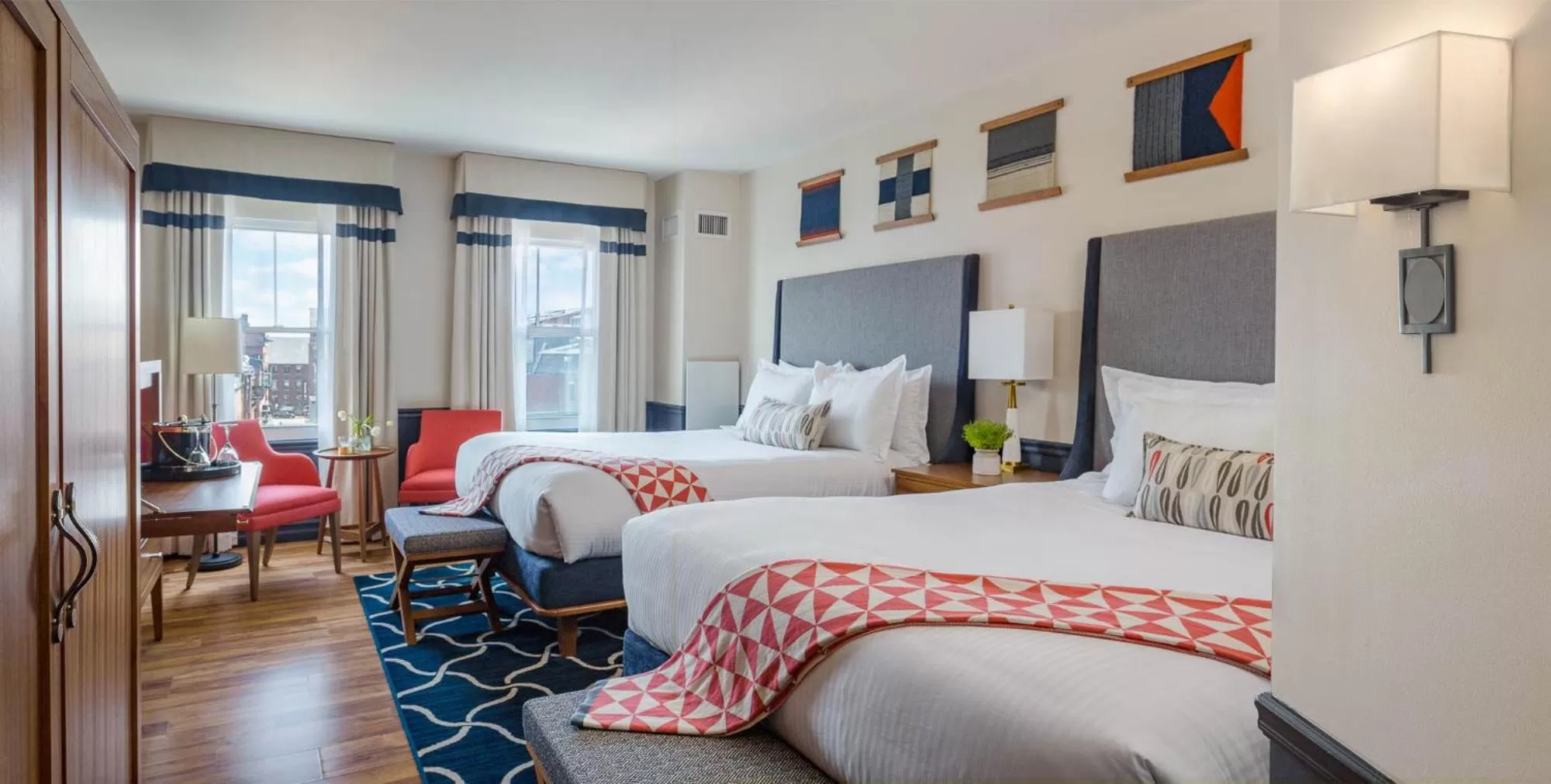 Bedroom, Bed in Portland Harbor Hotel