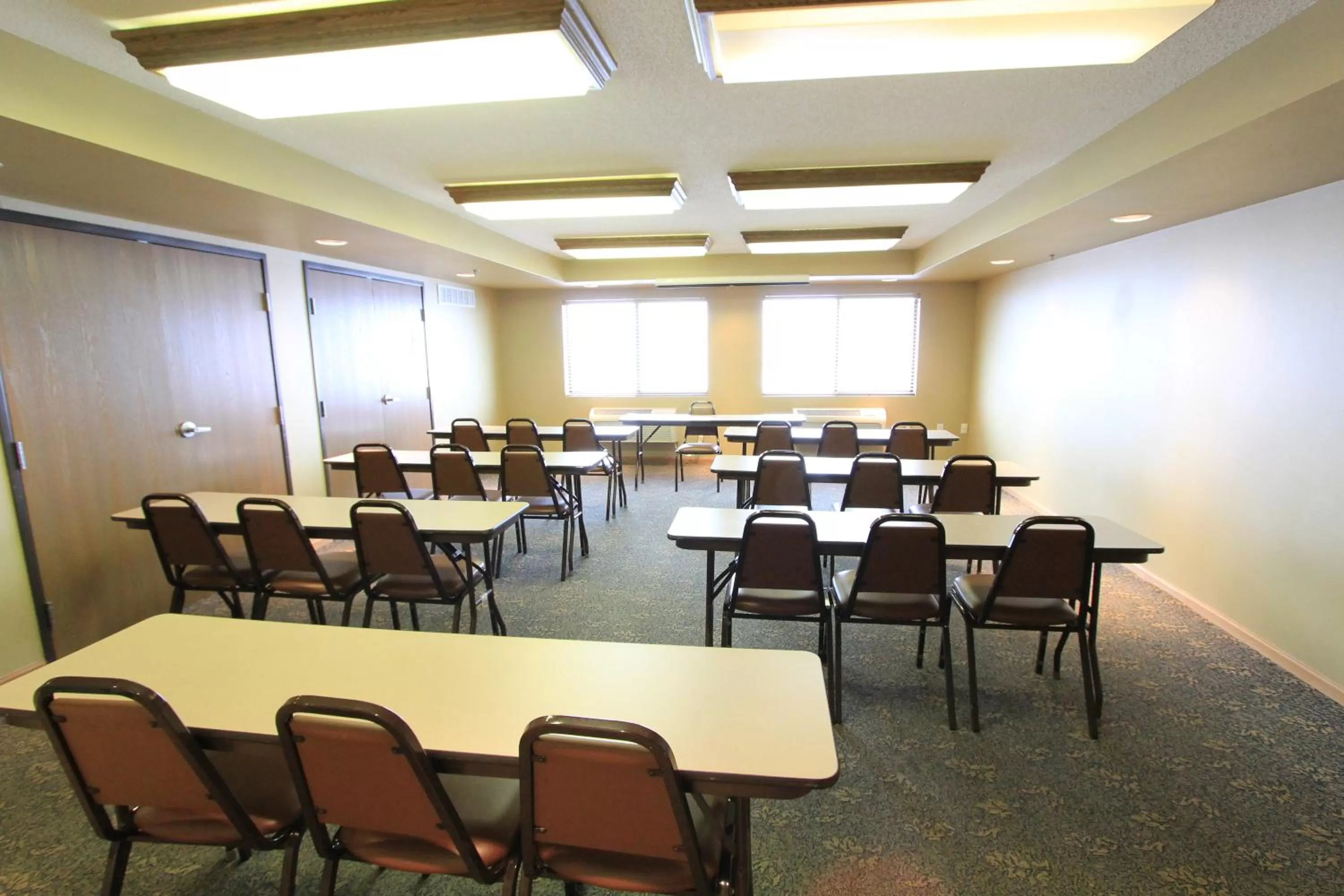 Business facilities in AmericInn by Wyndham Cedar Rapids Airport