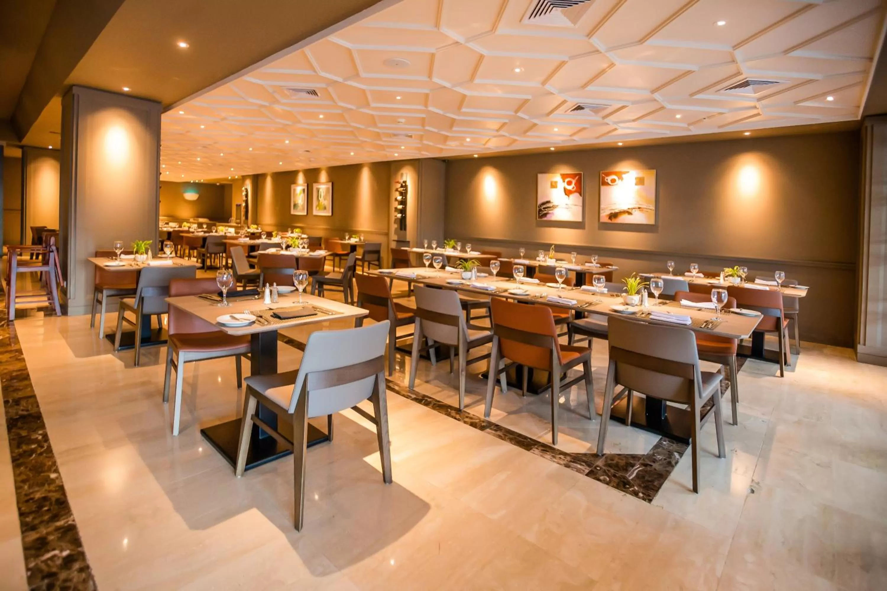 Restaurant/places to eat in Crowne Plaza Managua by IHG