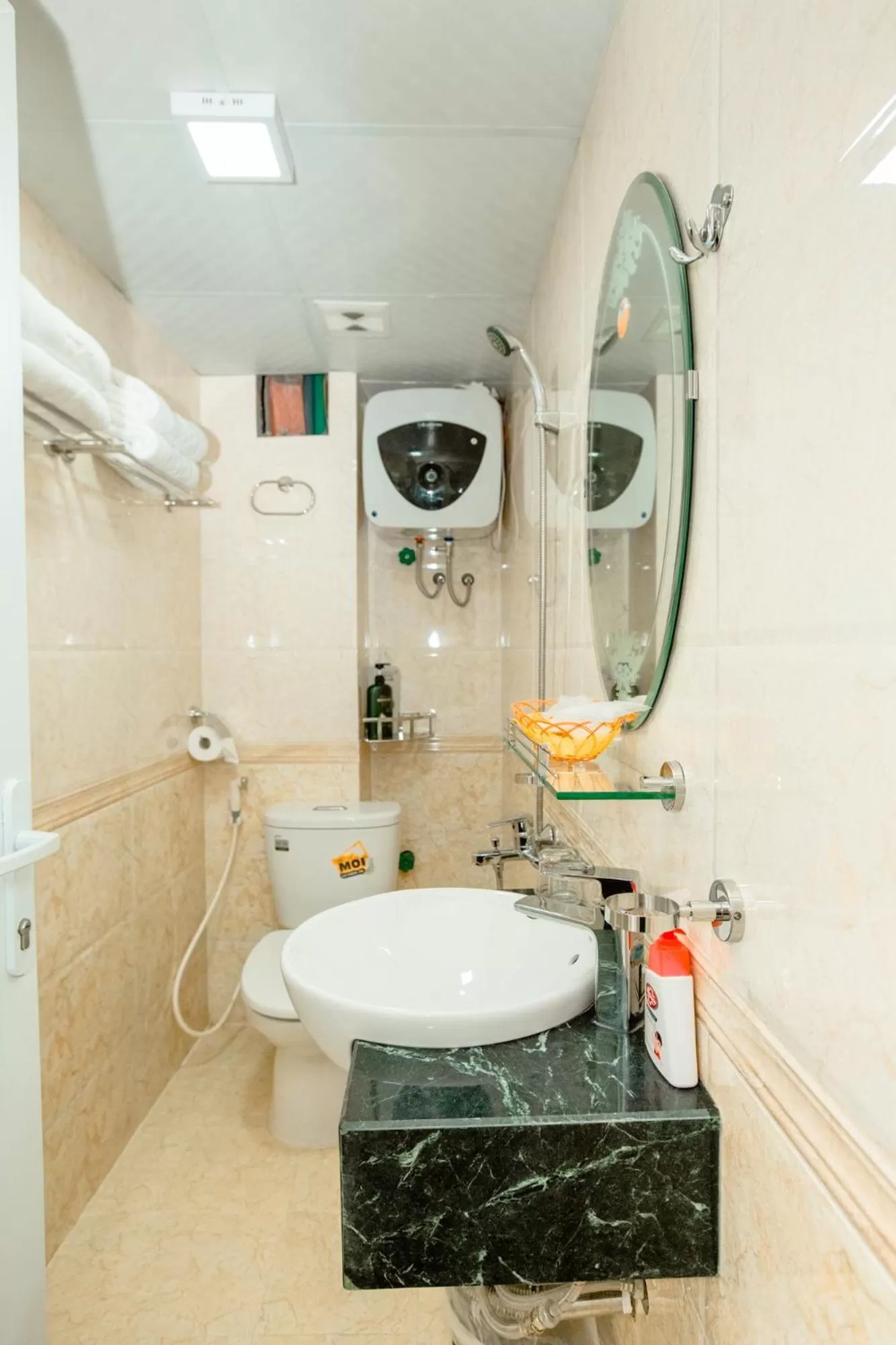 HaLong Starlight Inn & Travel